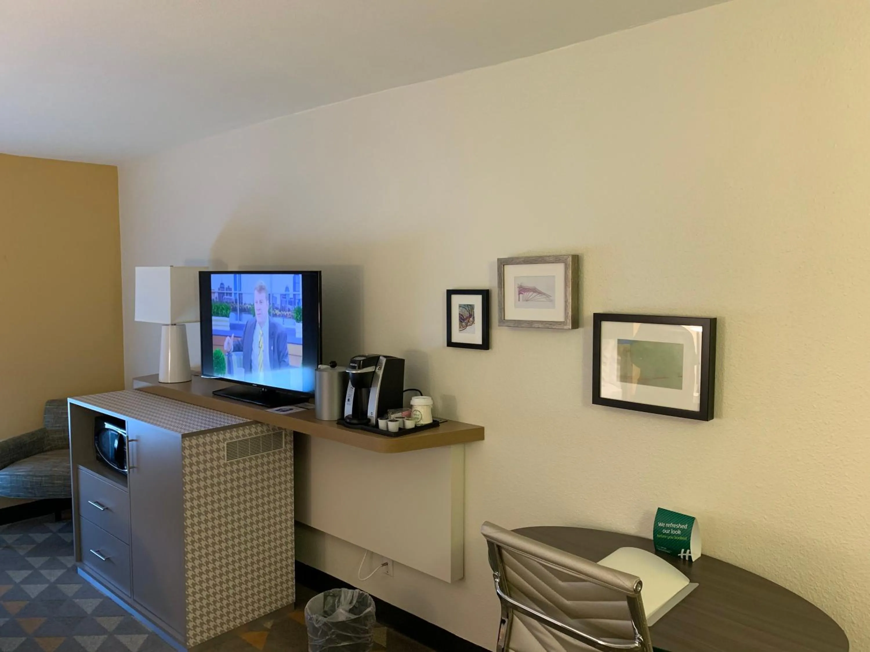 TV and multimedia in Holiday Inn Baton Rouge-South by IHG