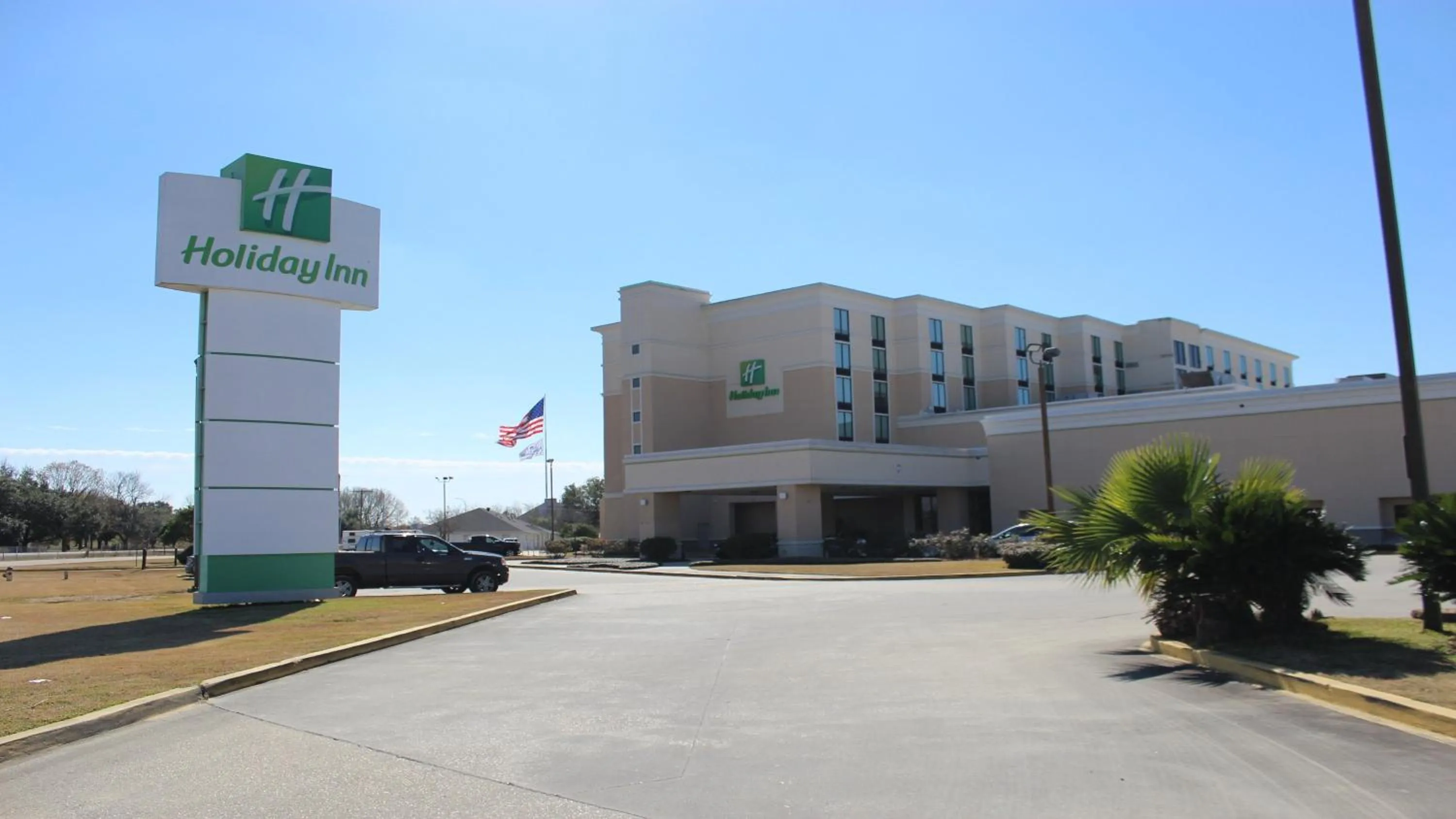 Property building in Holiday Inn Baton Rouge-South by IHG