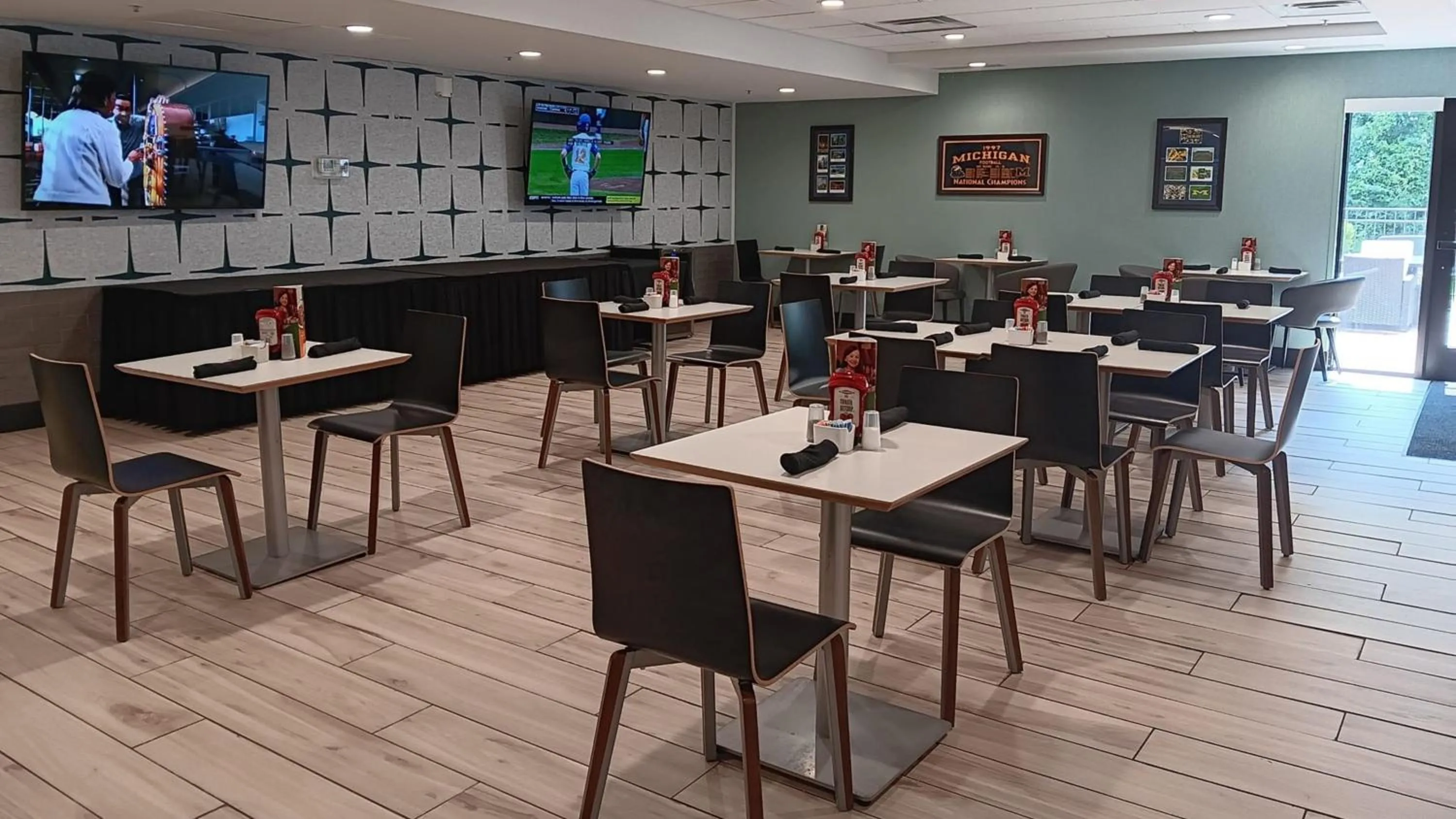 Restaurant/places to eat in Holiday Inn Hotel & Suites Ann Arbor University of Michigan Area by IHG