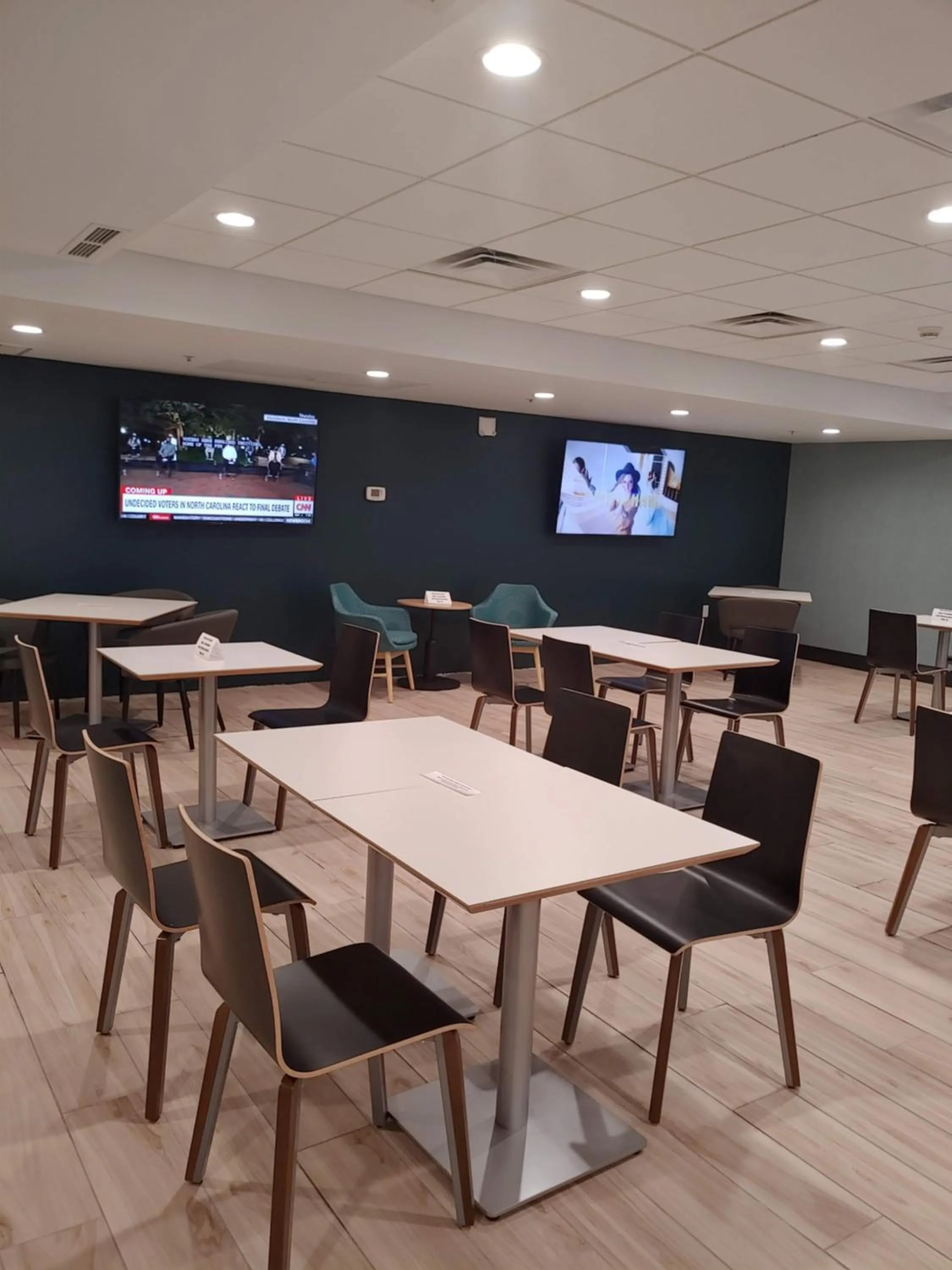 Restaurant/places to eat in Holiday Inn Hotel & Suites Ann Arbor University of Michigan Area by IHG