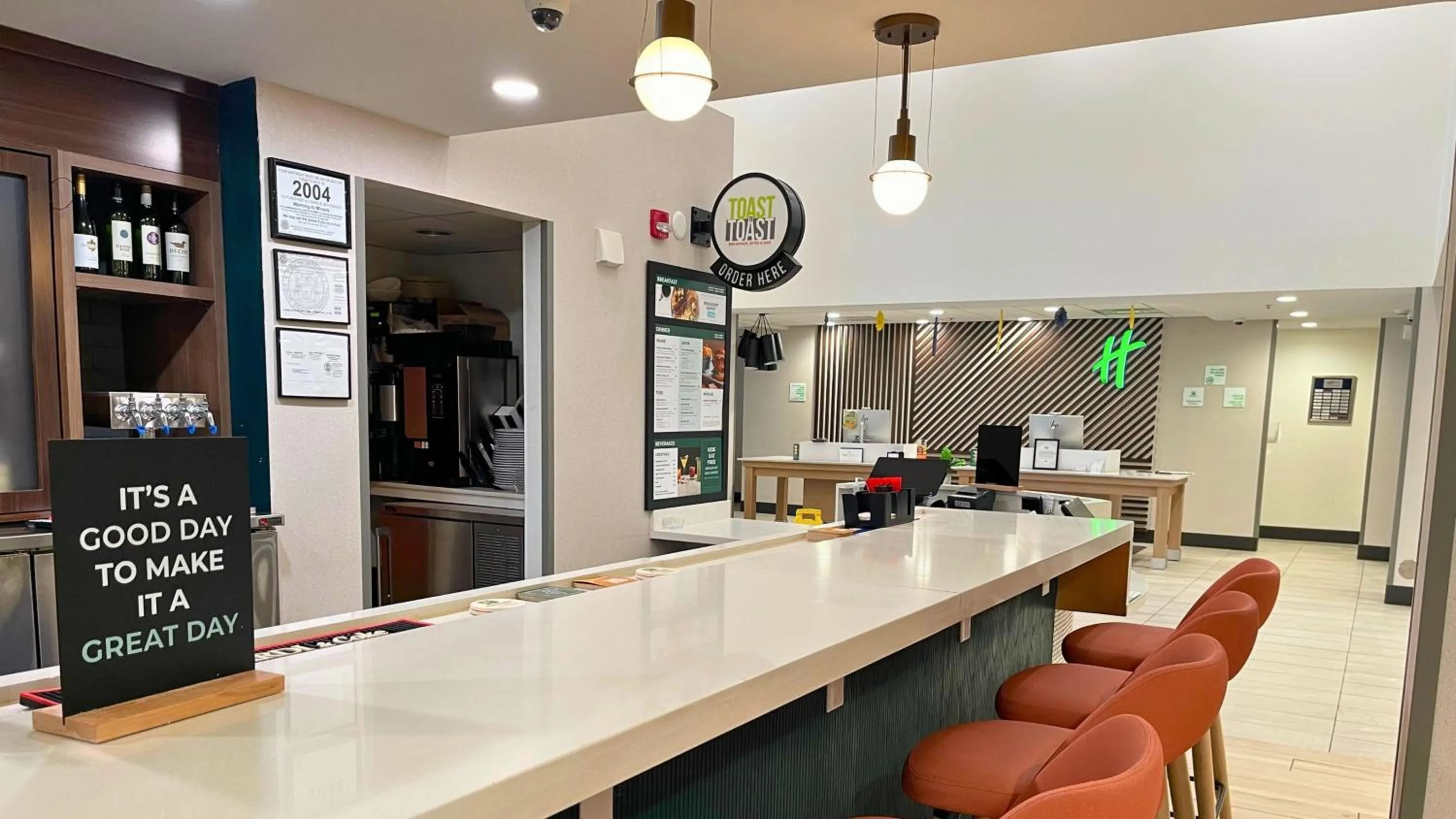 Lounge or bar in Holiday Inn Hotel & Suites Ann Arbor University of Michigan Area by IHG