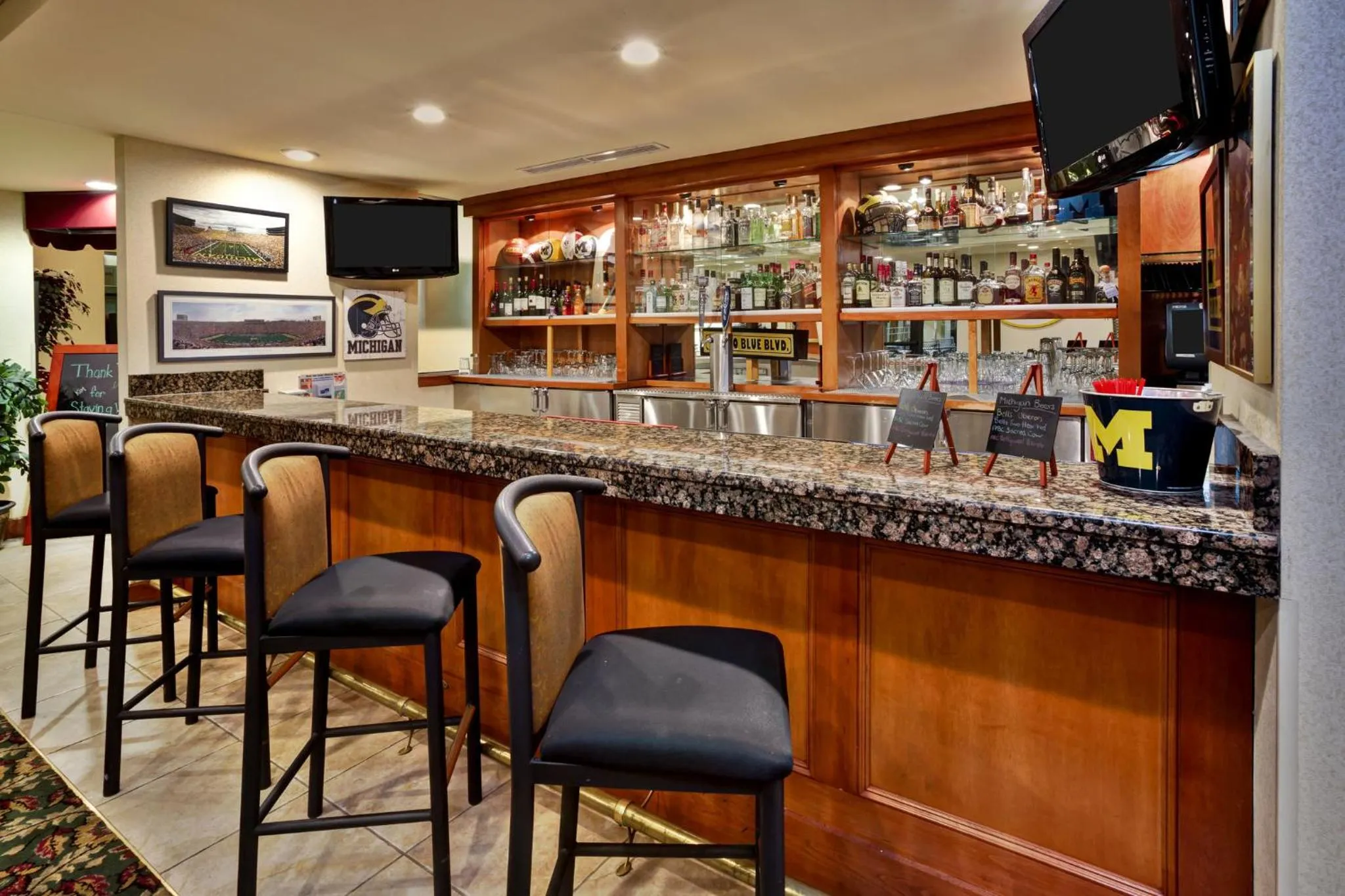 Lounge or bar in Holiday Inn Hotel & Suites Ann Arbor University of Michigan Area by IHG