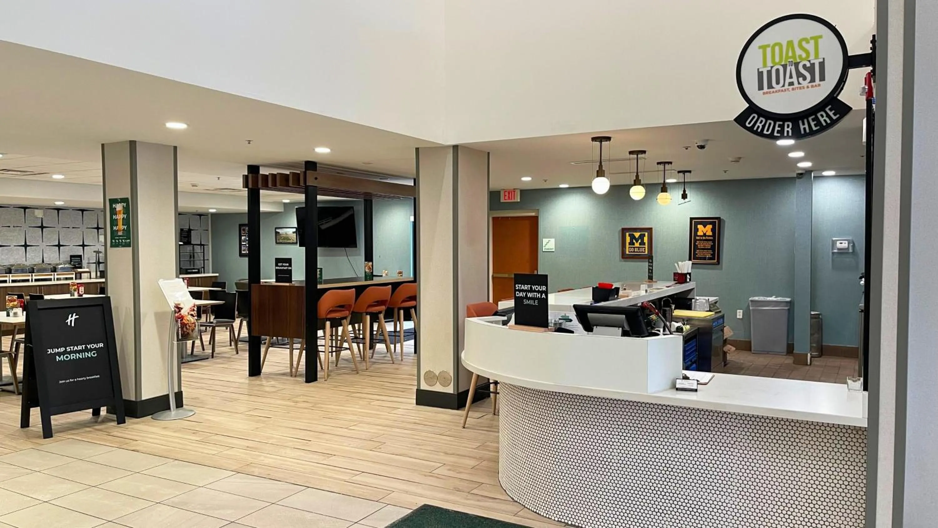 Lounge or bar in Holiday Inn Hotel & Suites Ann Arbor University of Michigan Area by IHG