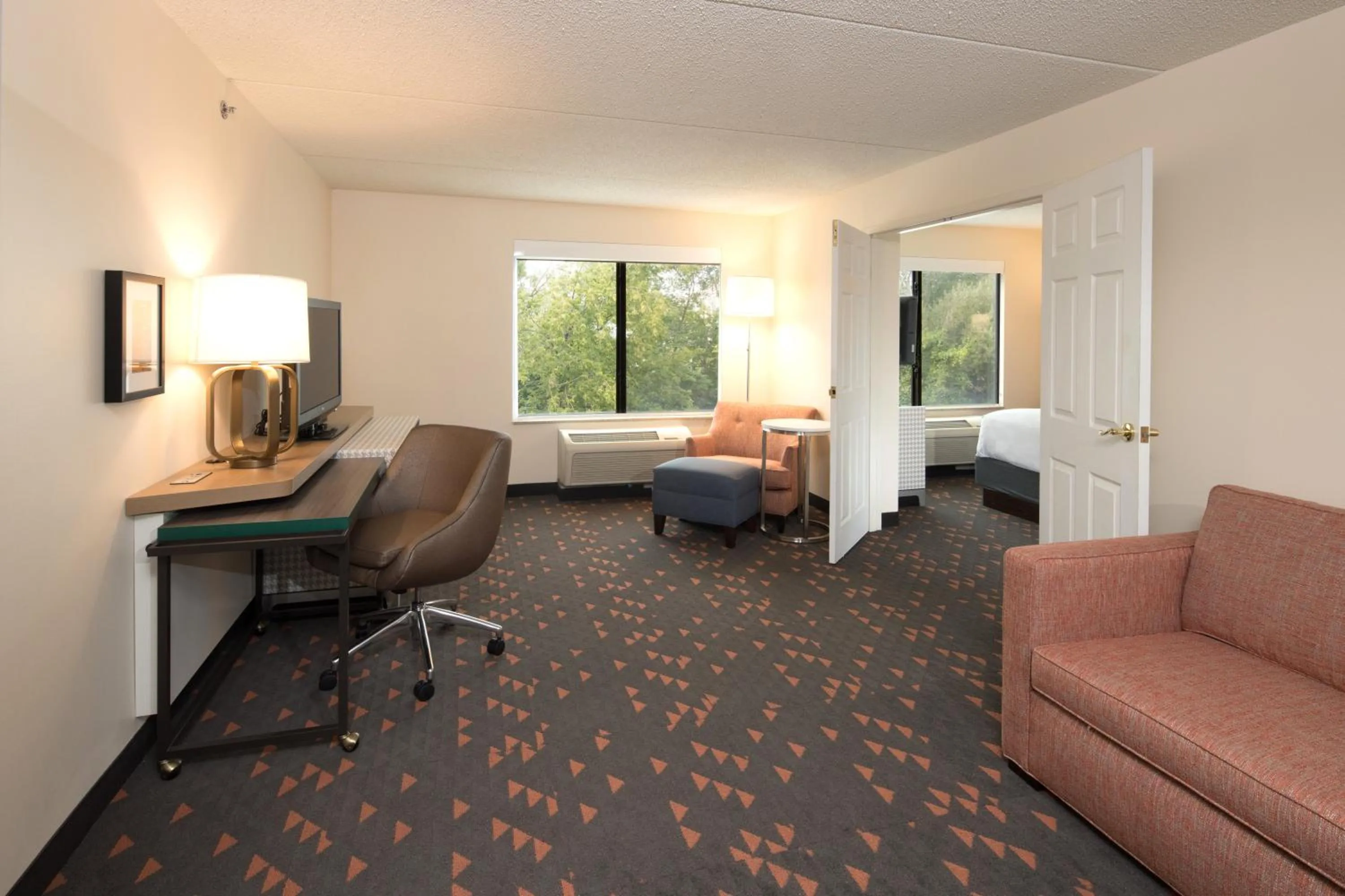 Photo of the whole room, Bed in Holiday Inn Hotel & Suites Ann Arbor University of Michigan Area by IHG