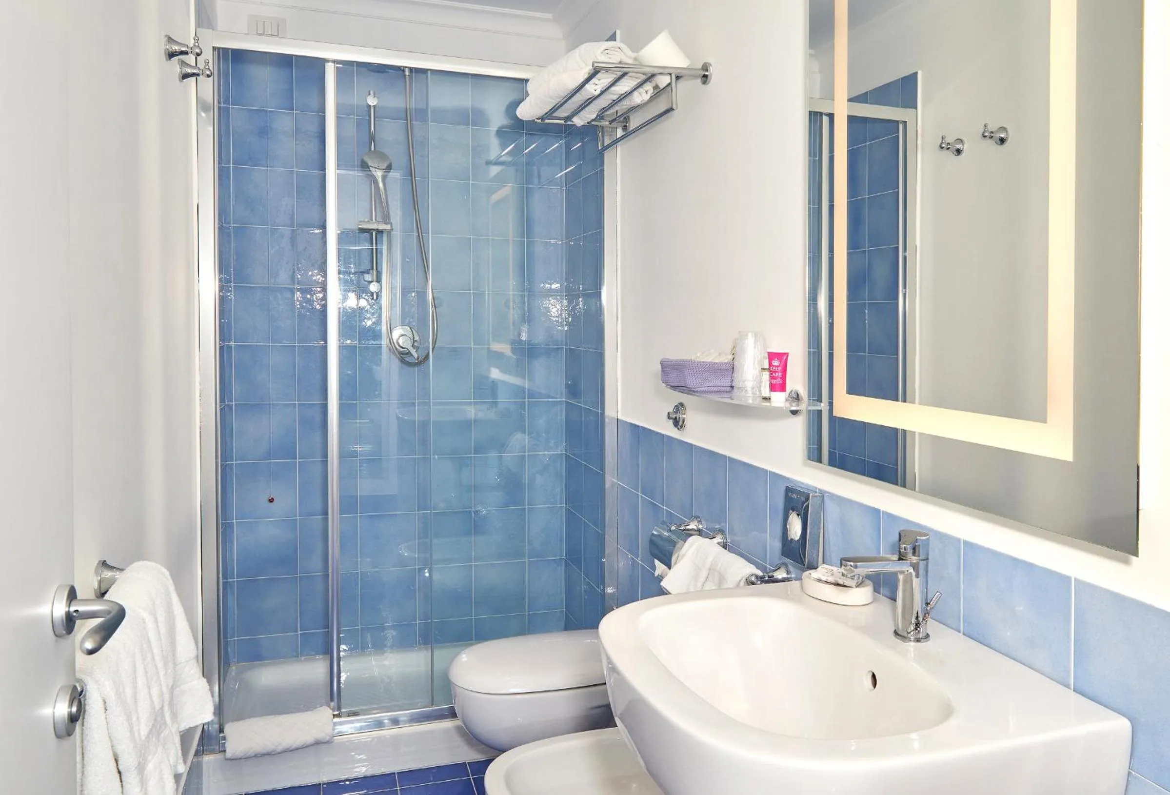 Shower in Hotel Victoria Place