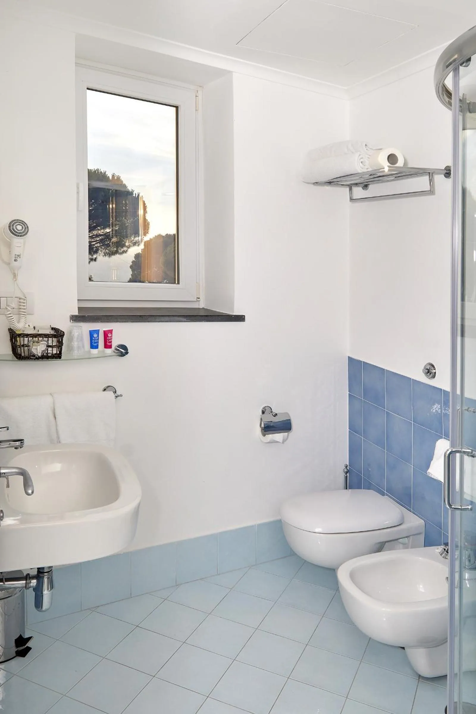 Shower in Hotel Victoria Place