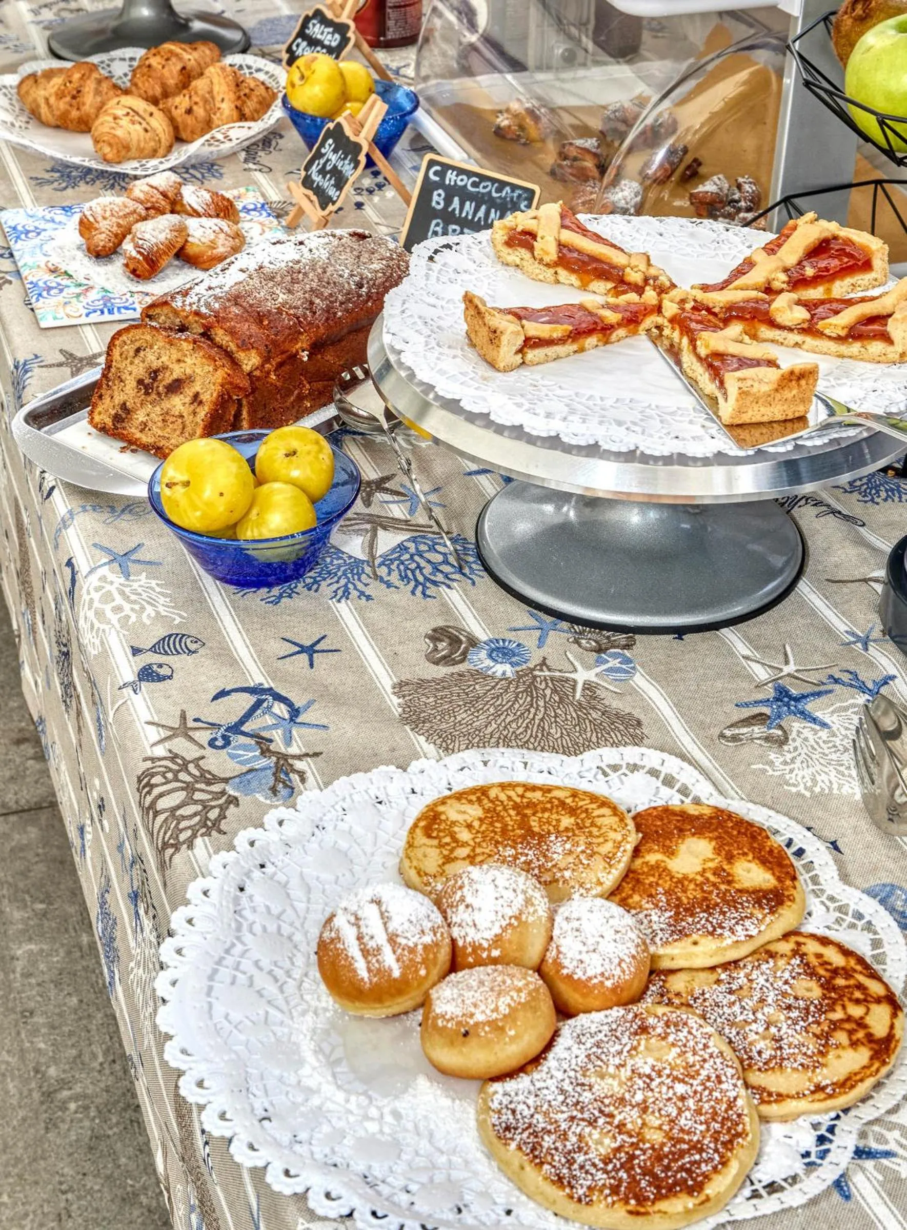 Food and drinks in Hotel Victoria Place