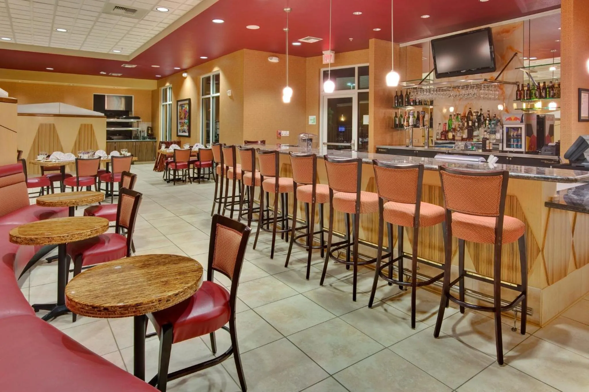 Lounge or bar in Holiday Inn & Suites Bakersfield by IHG