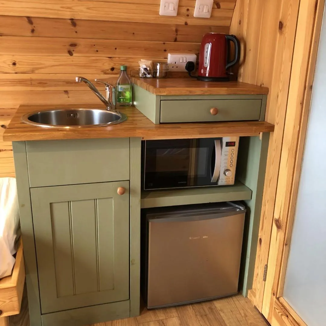 Kitchen or kitchenette in Acheninver Hostel