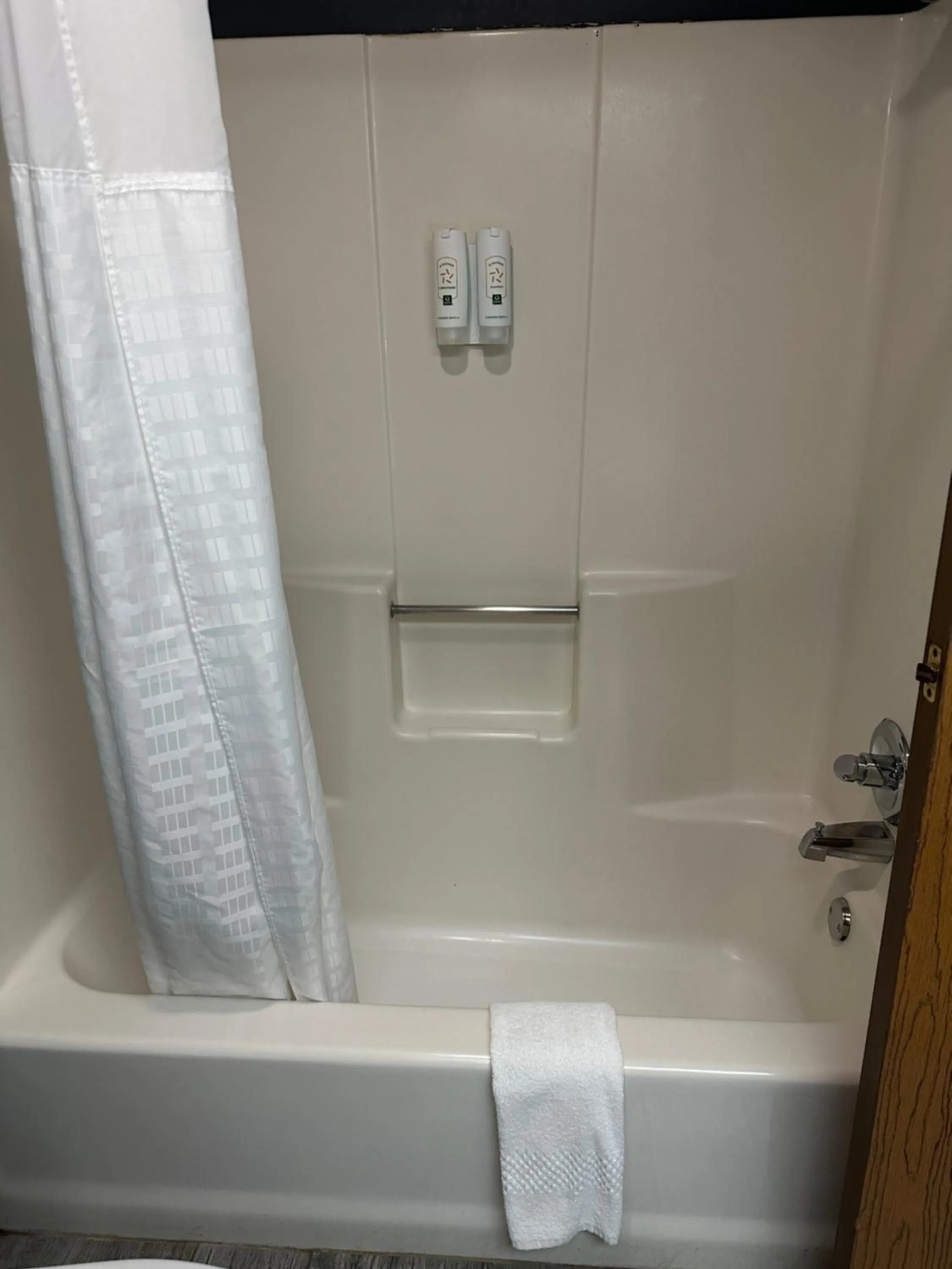 Bath in Quality Inn Hillsboro