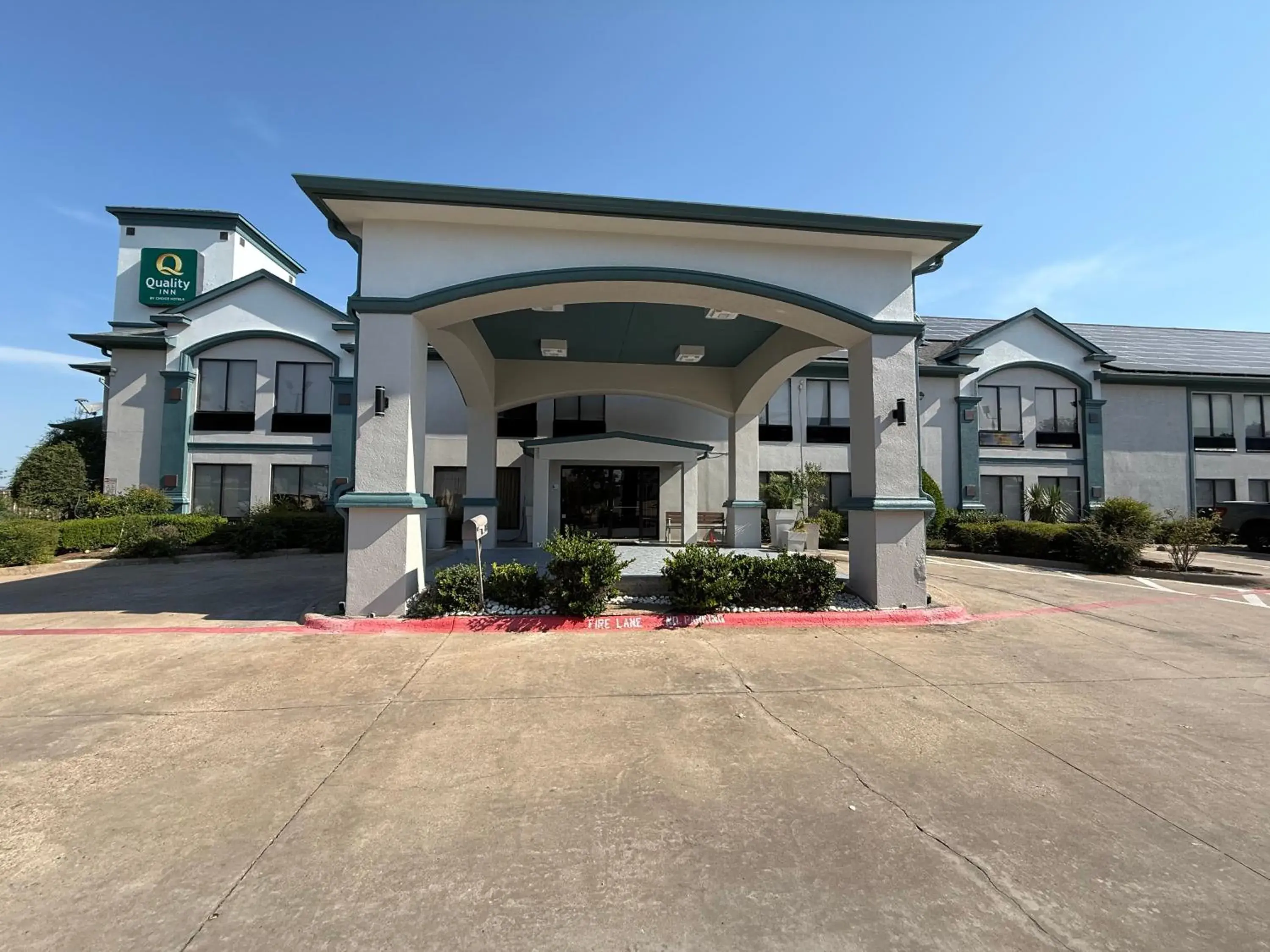 Property building in Quality Inn Property building in Quality Inn