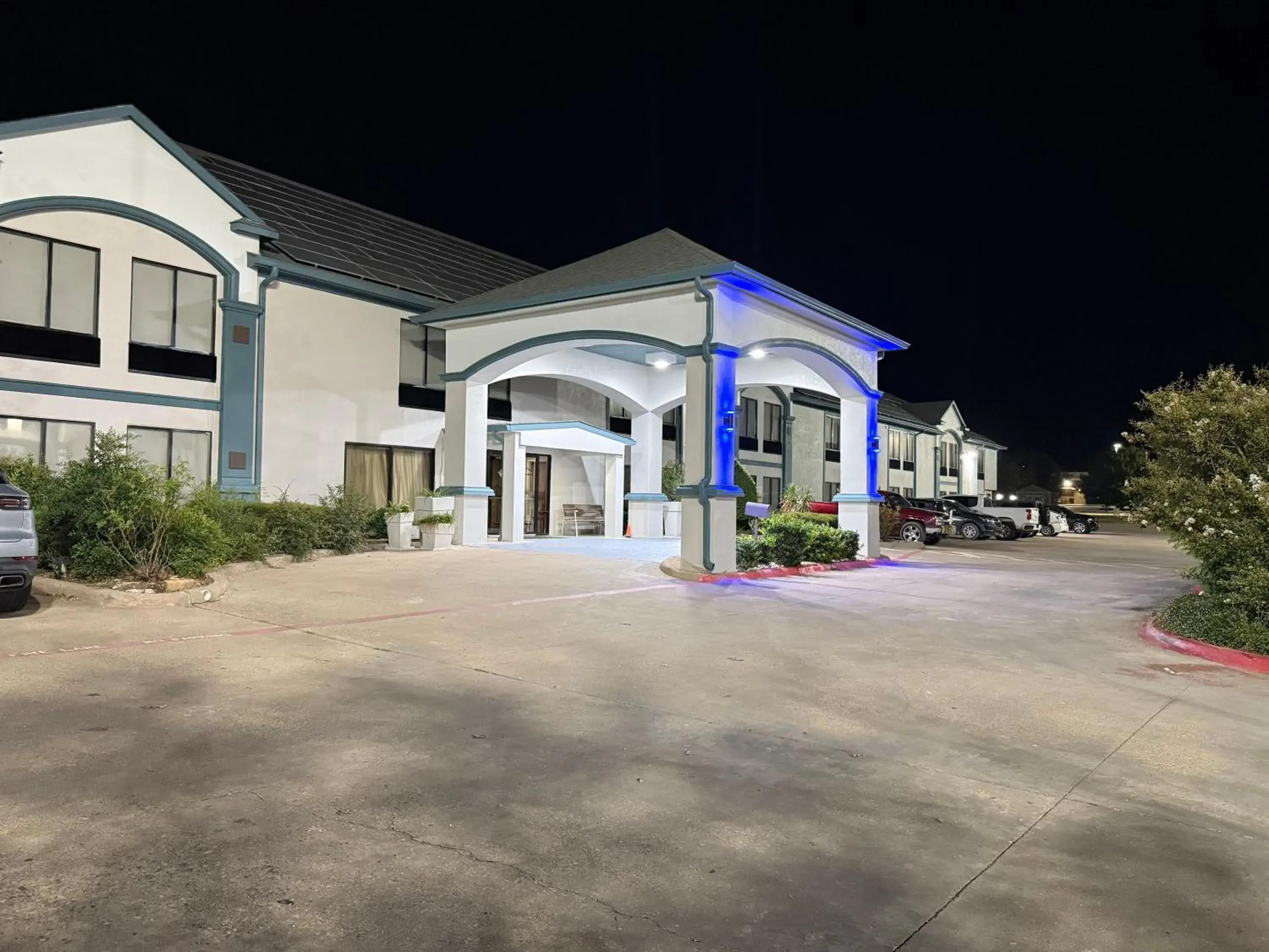 Property building in Quality Inn Property building in Quality Inn