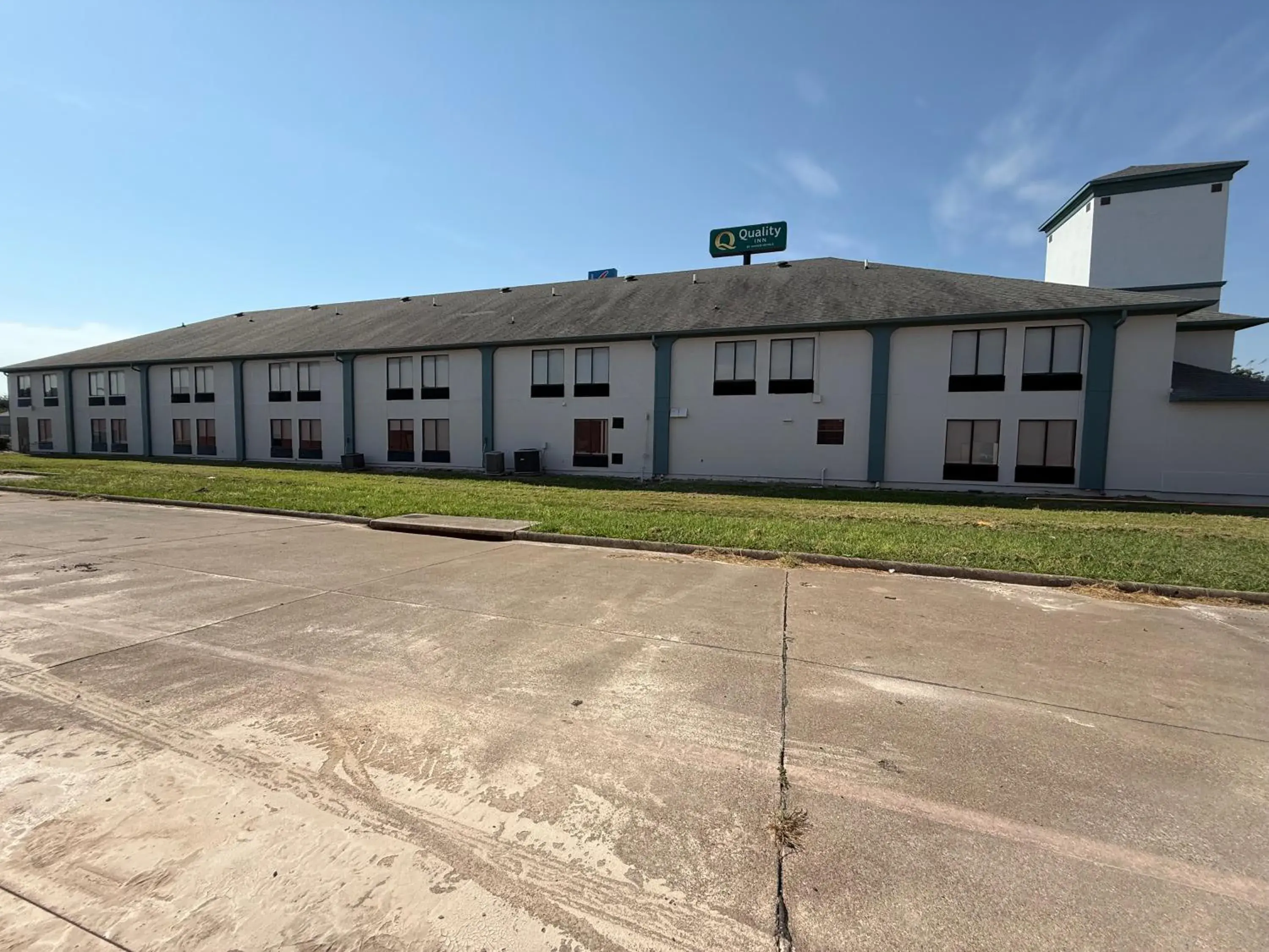 Property building in Quality Inn Property building in Quality Inn