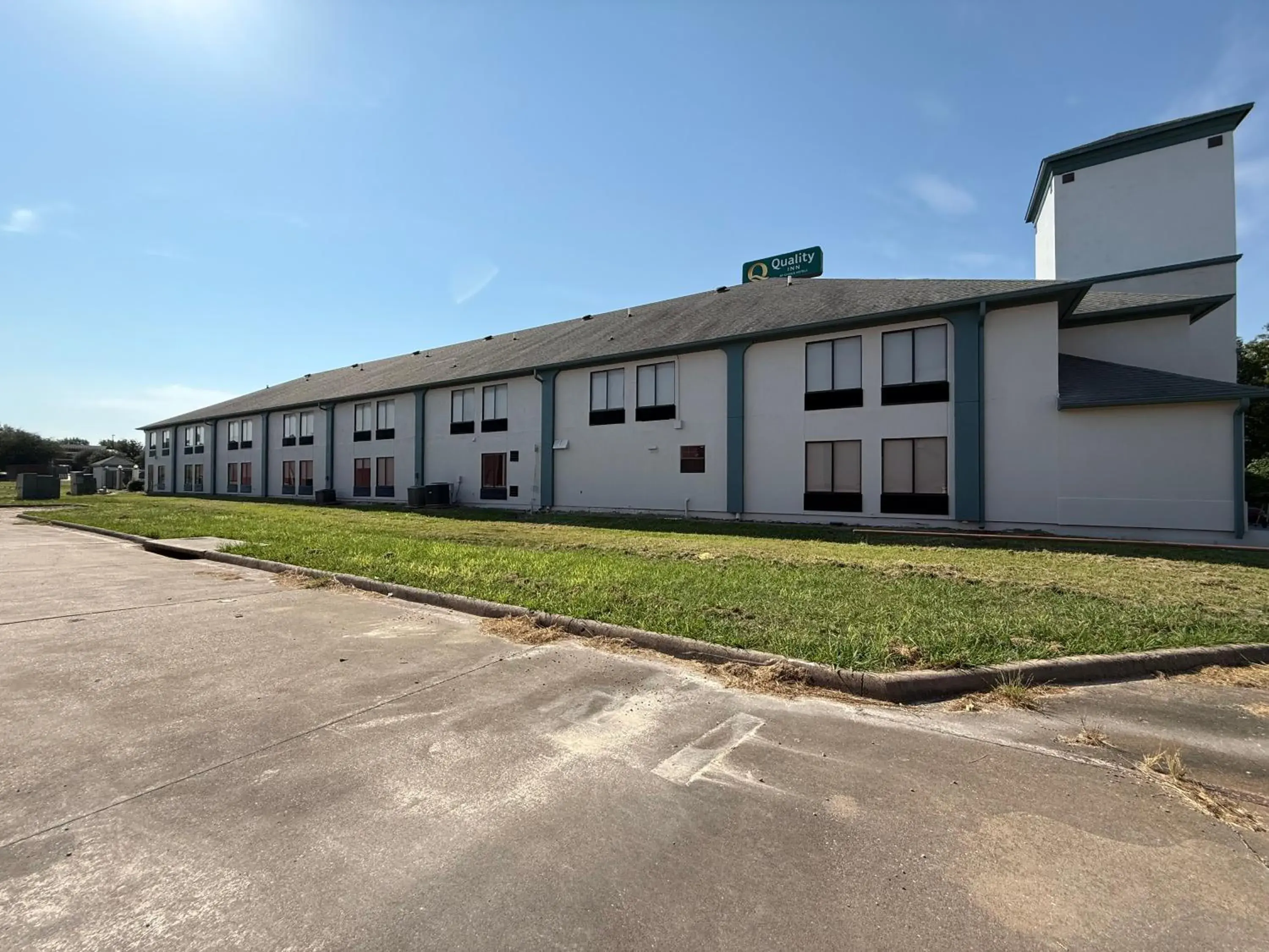 Property building in Quality Inn Property building in Quality Inn