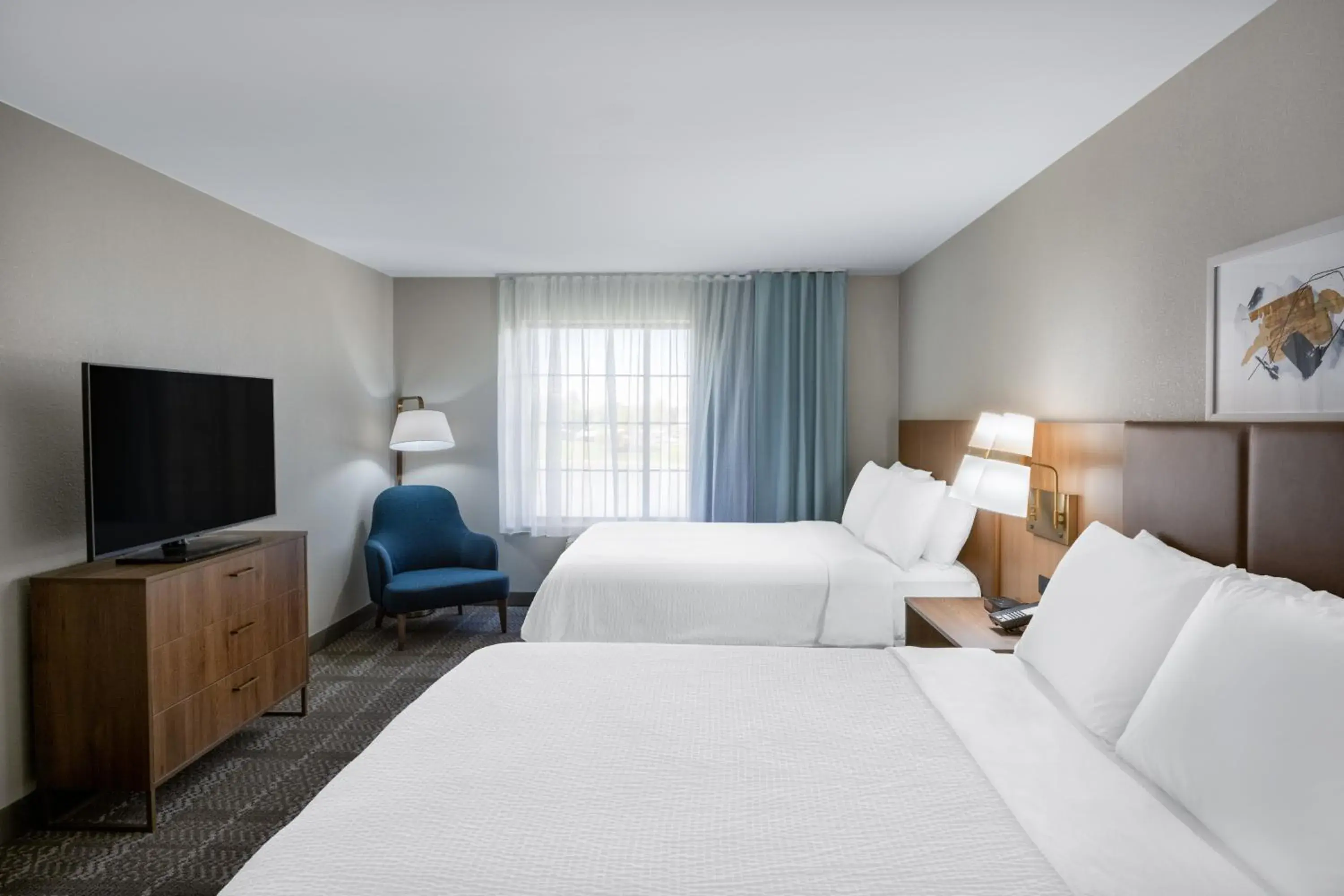 Bed in Staybridge Suites West Des Moines by IHG Bed in Staybridge Suites West Des Moines by IHG
