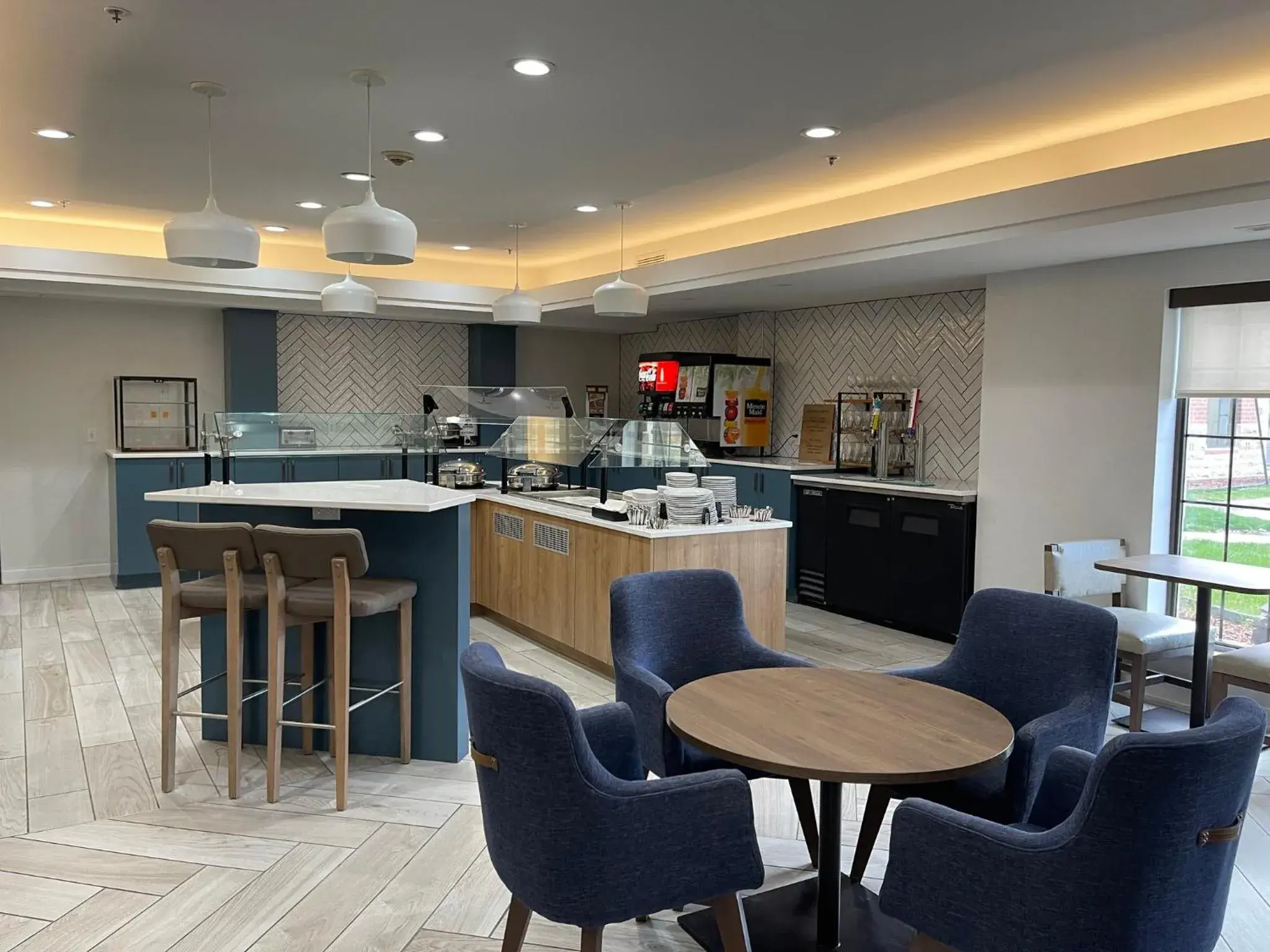 Breakfast in Staybridge Suites West Des Moines by IHG Breakfast in Staybridge Suites West Des Moines by IHG