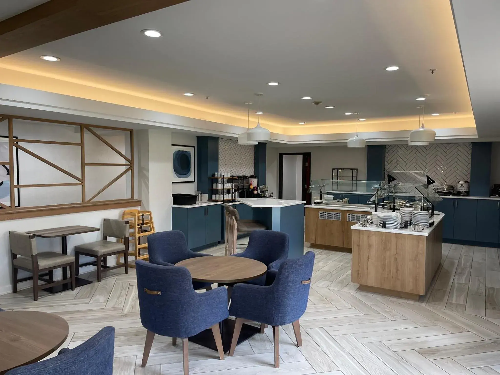 Breakfast in Staybridge Suites West Des Moines by IHG Breakfast in Staybridge Suites West Des Moines by IHG