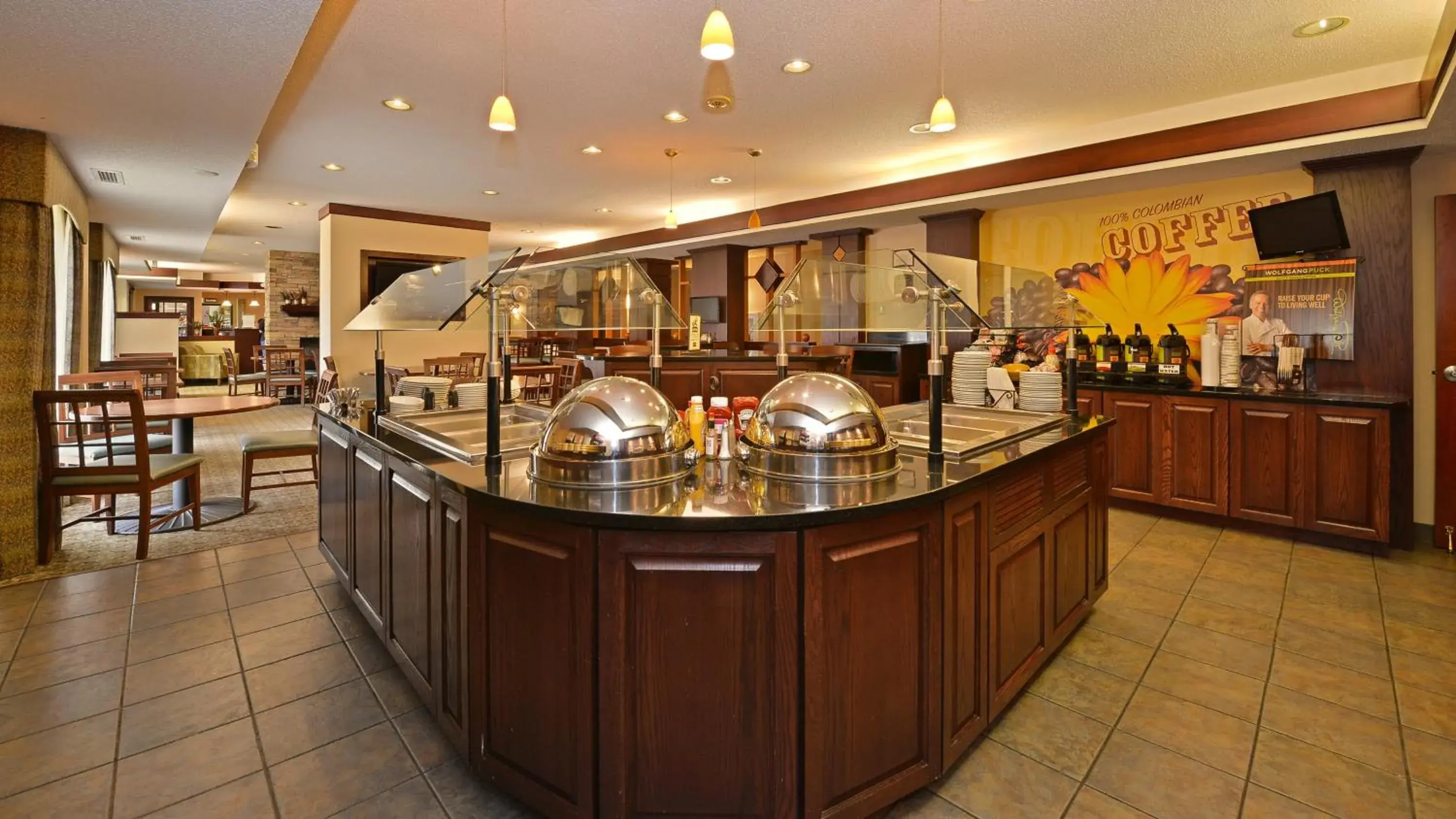 Breakfast in Staybridge Suites West Des Moines by IHG Breakfast in Staybridge Suites West Des Moines by IHG