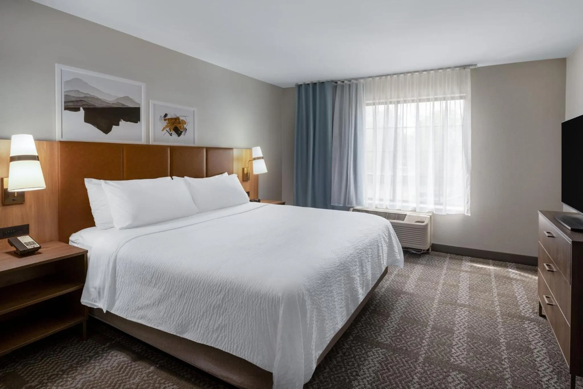 Photo of the whole room, Bed in Staybridge Suites West Des Moines by IHG