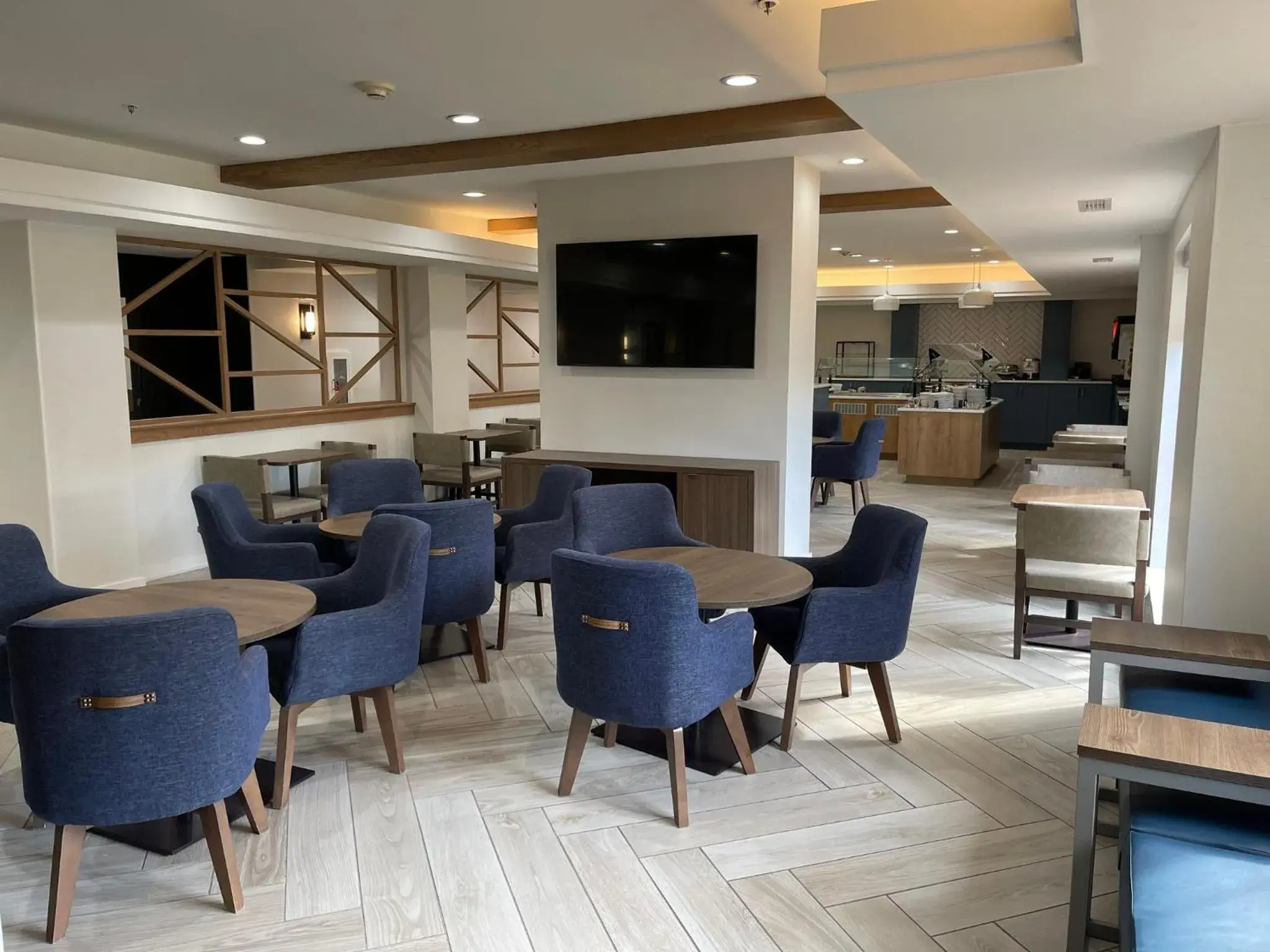 Breakfast in Staybridge Suites West Des Moines by IHG Breakfast in Staybridge Suites West Des Moines by IHG