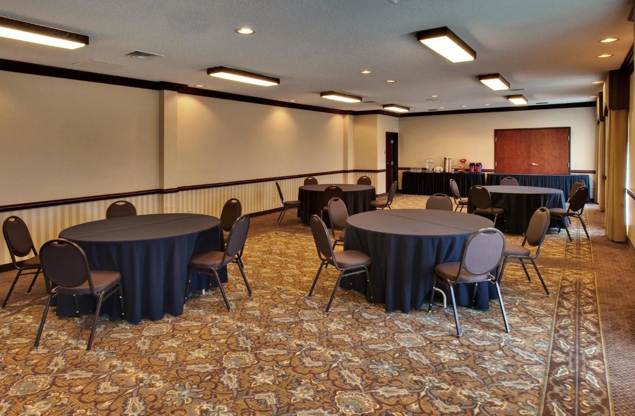 Meeting/conference room in Staybridge Suites West Des Moines by IHG