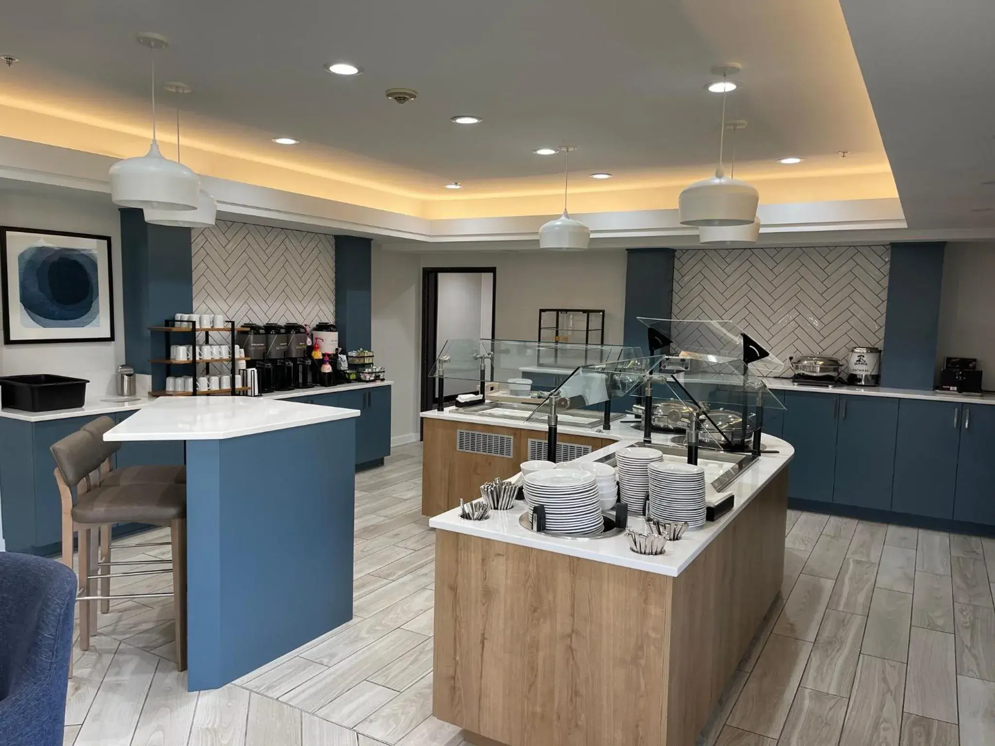 Breakfast in Staybridge Suites West Des Moines by IHG Breakfast in Staybridge Suites West Des Moines by IHG