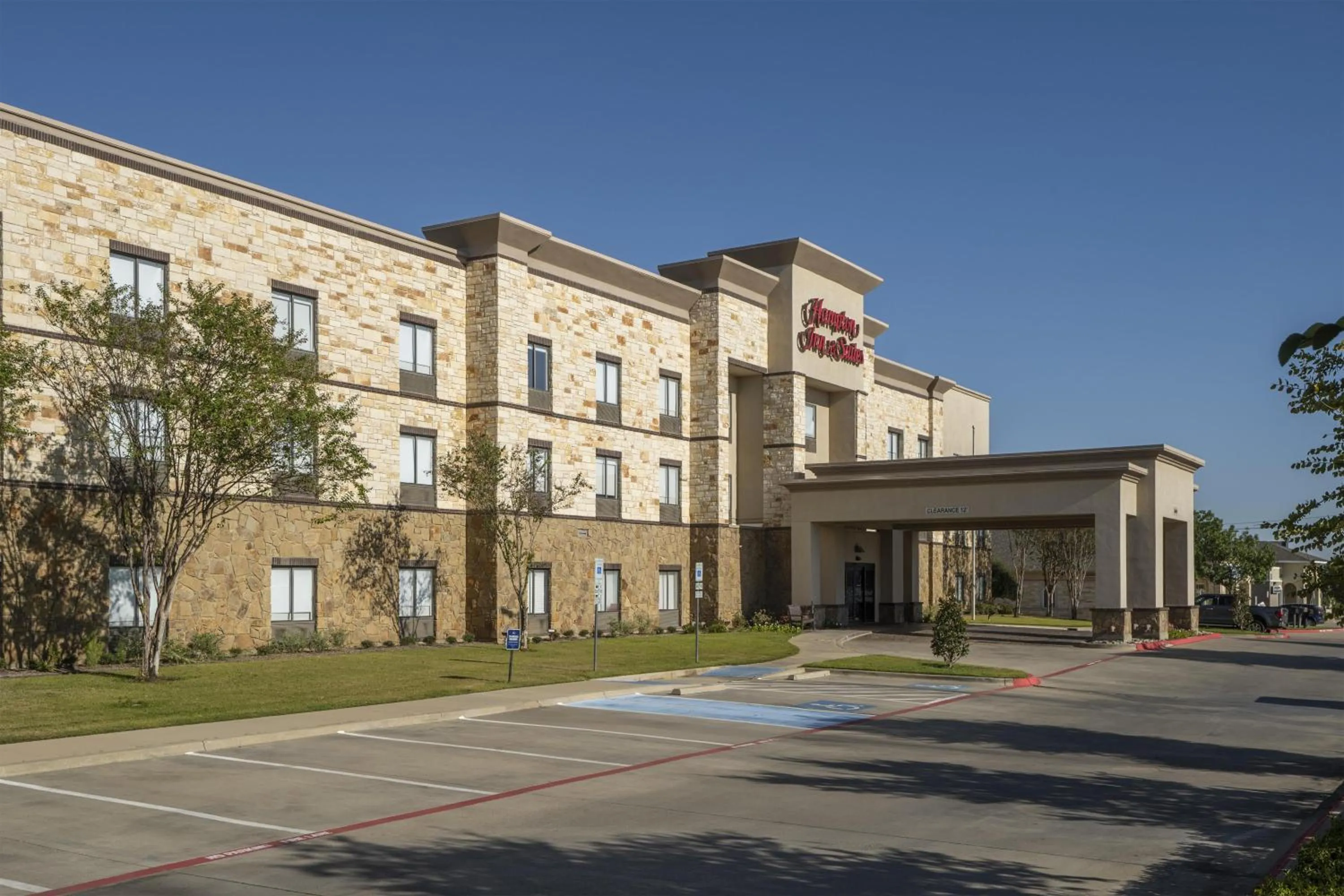 Property building in Hampton Inn & Suites - Mansfield