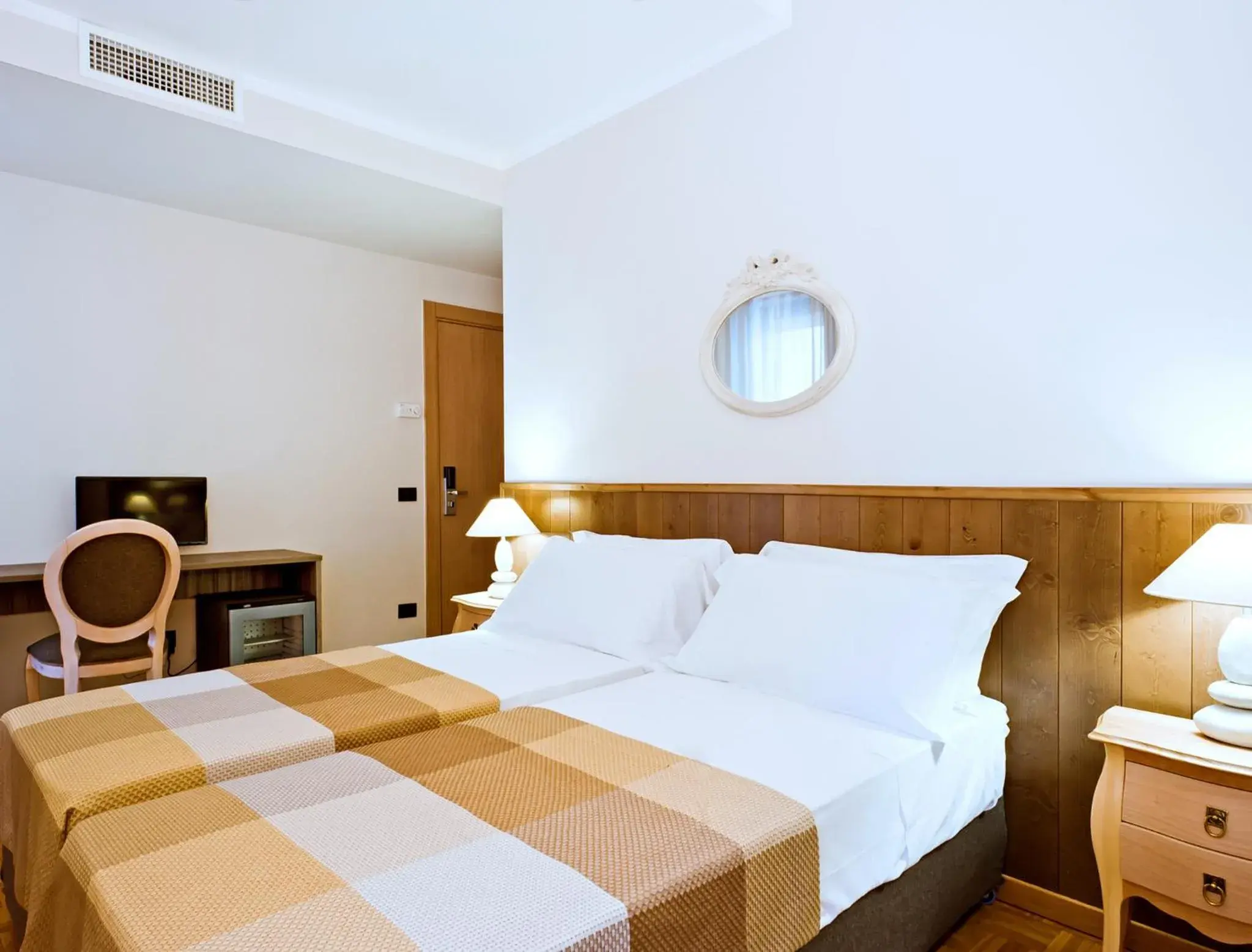 Quadruple Room in Hotel Ambassador Quadruple Room in Hotel Ambassador