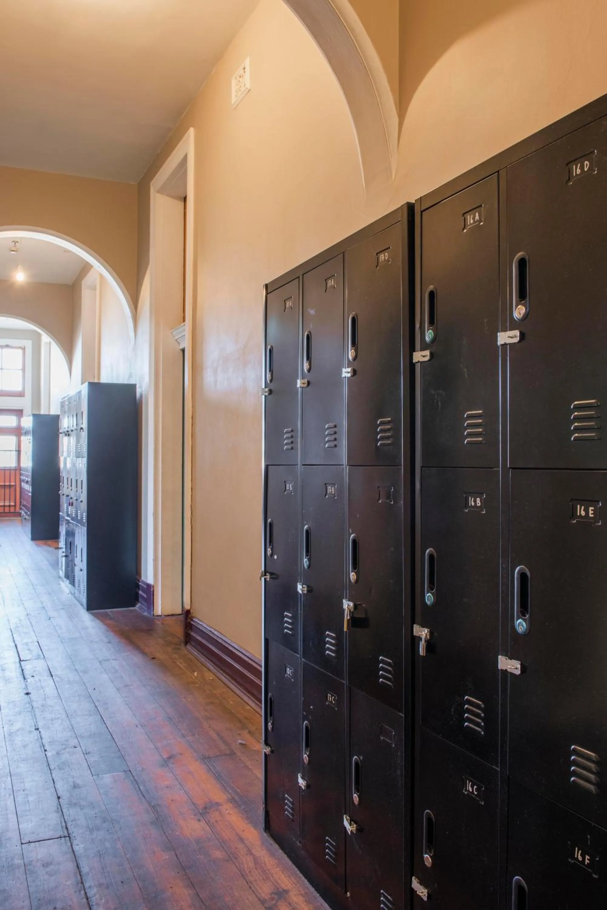 microwave in Sundancer Backpackers Hostel