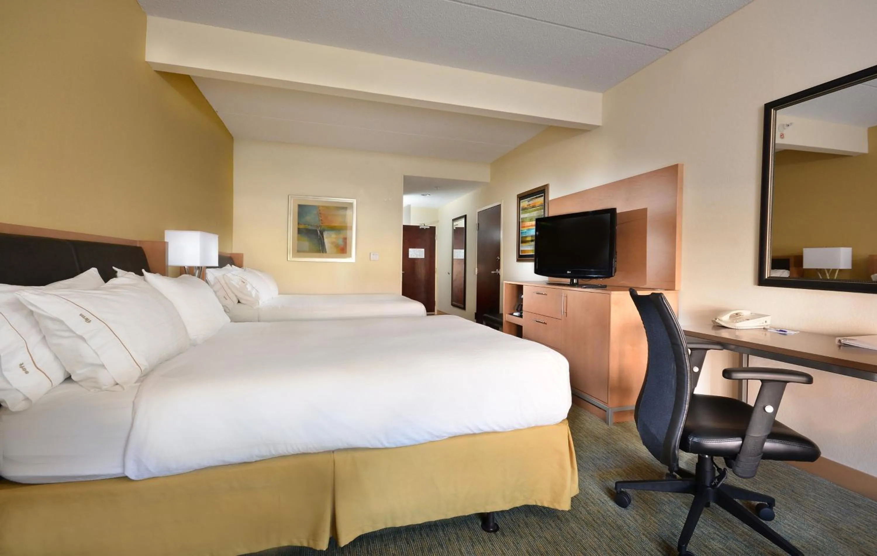 Photo of the whole room, Bed in Holiday Inn Express Hotel & Suites High Point South by IHG