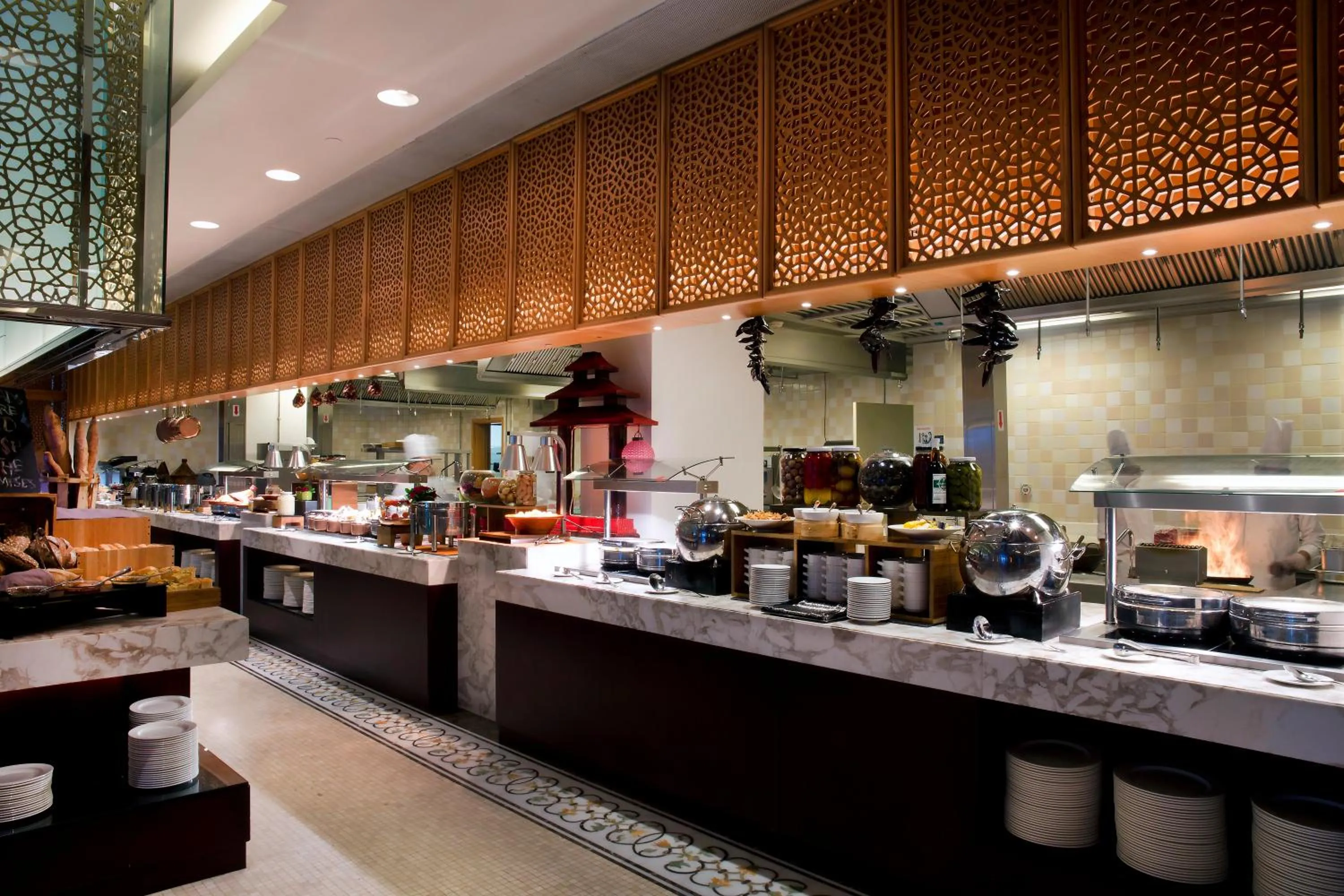 Restaurant/places to eat in Bab Al Qasr Residence