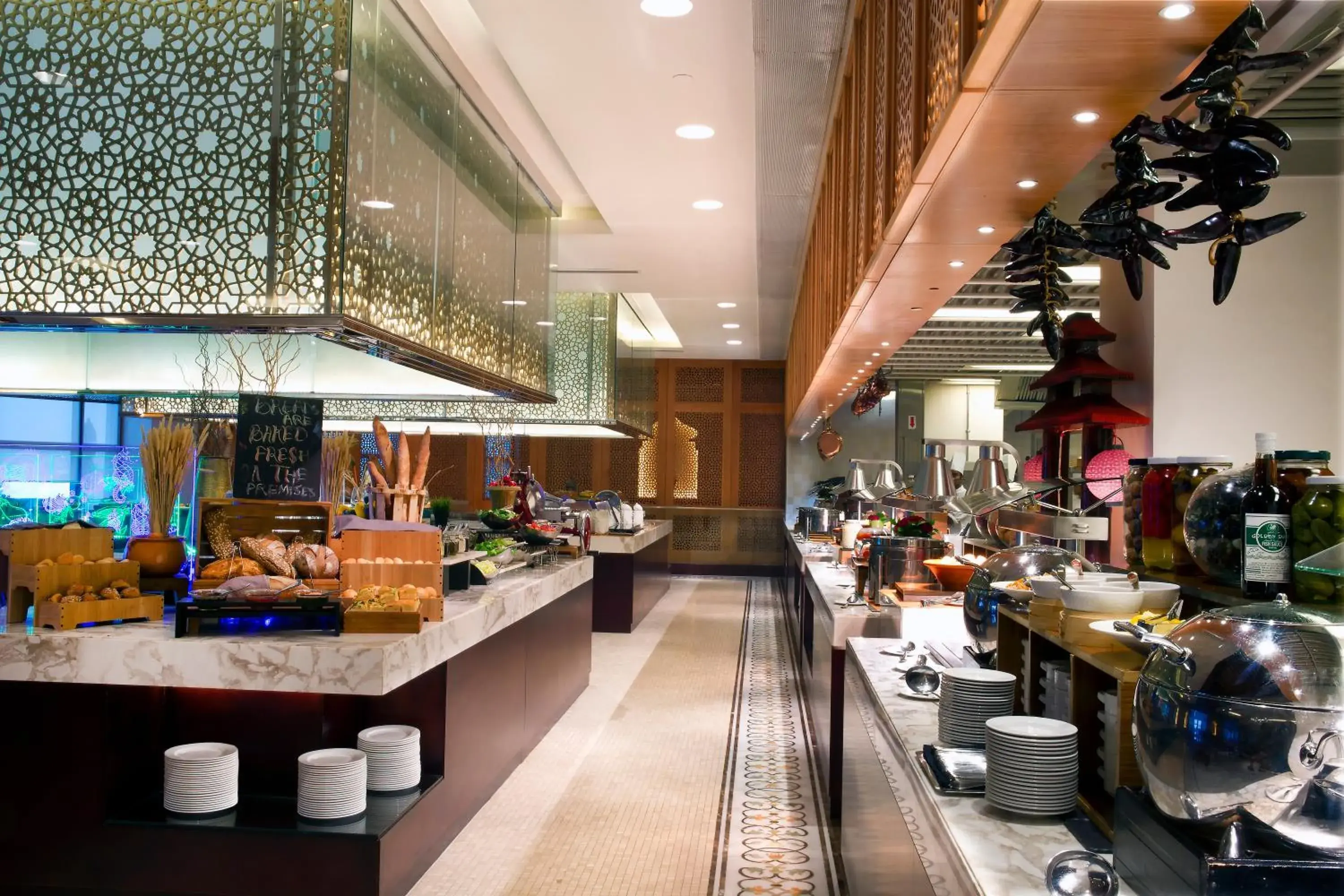 Restaurant/places to eat in Bab Al Qasr Residence Restaurant/places to eat in Bab Al Qasr Residence