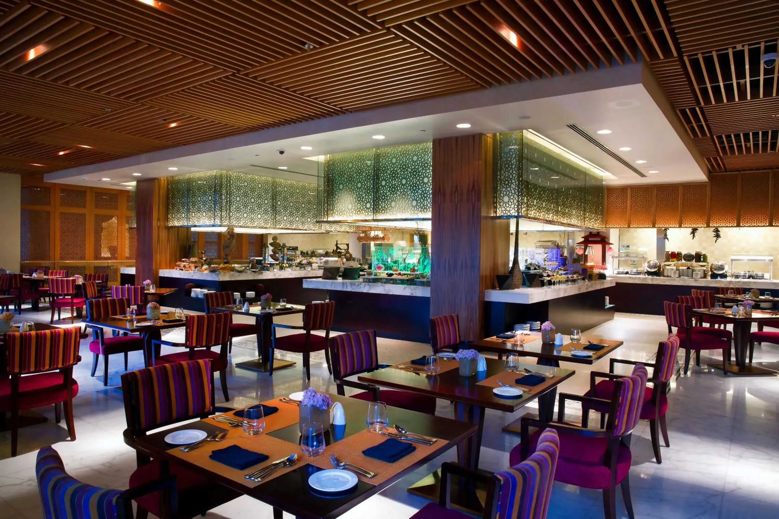 Restaurant/places to eat in Bab Al Qasr Residence Restaurant/places to eat in Bab Al Qasr Residence