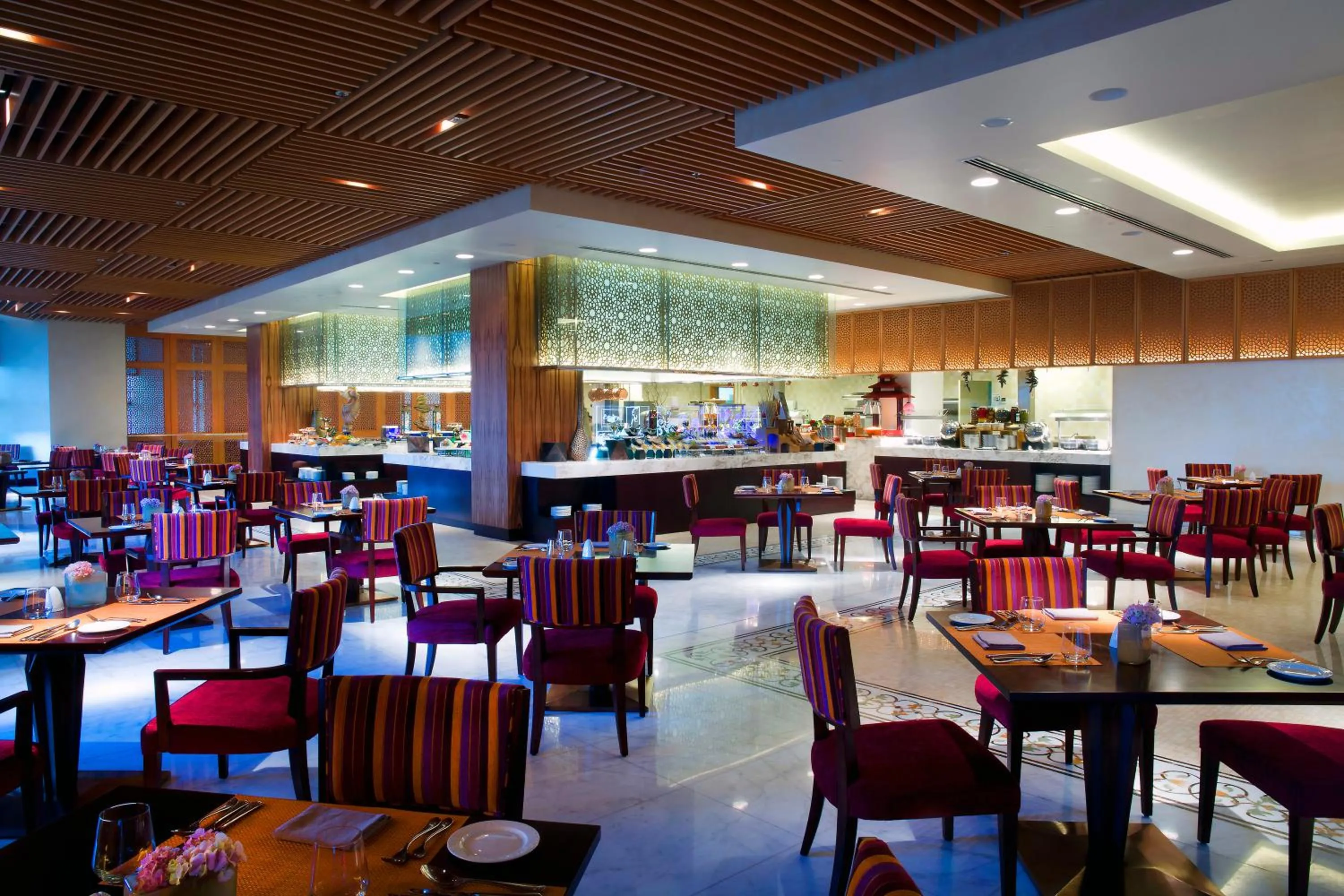 Restaurant/places to eat in Bab Al Qasr Residence