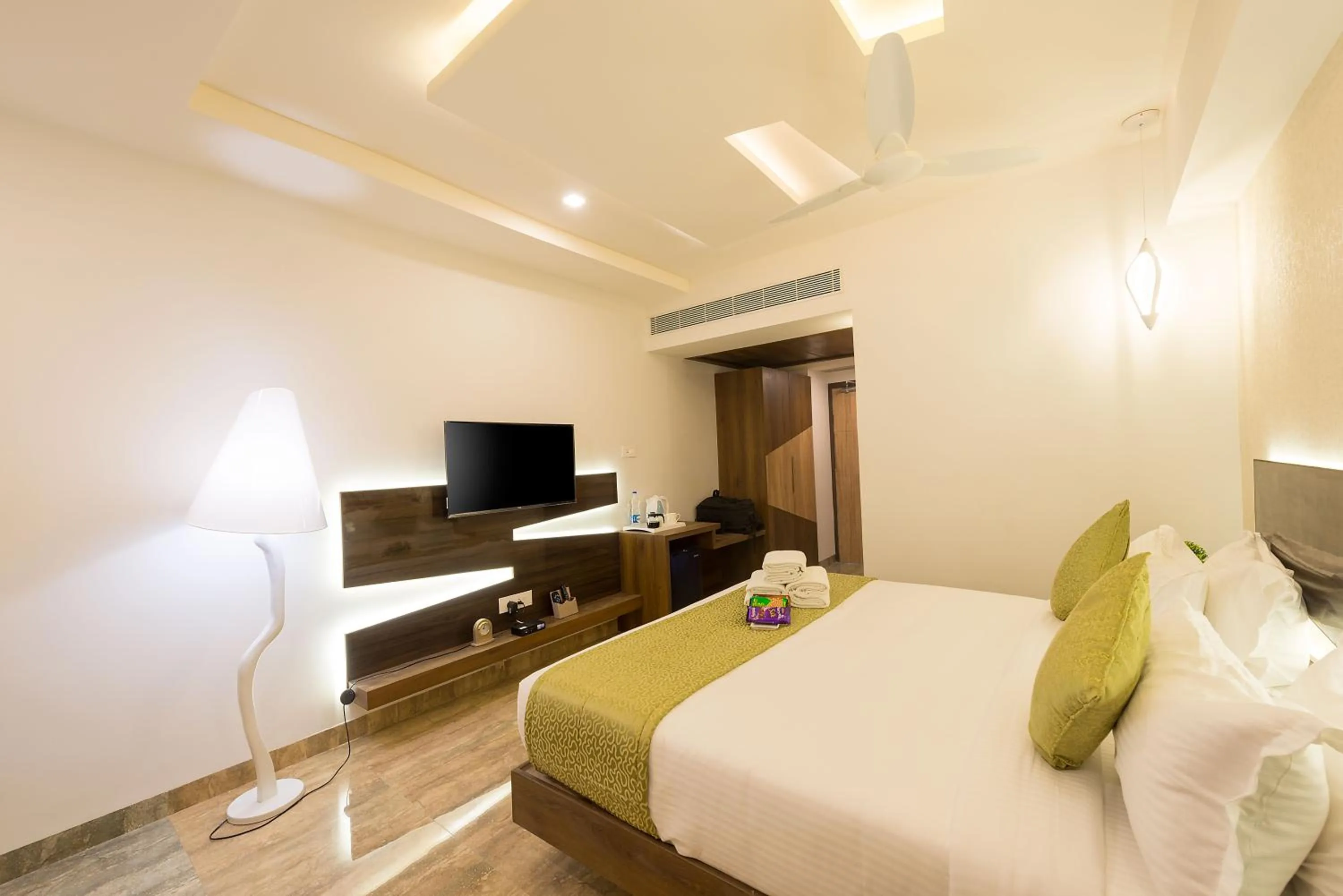 TV and multimedia in Hotel Chenthur Park