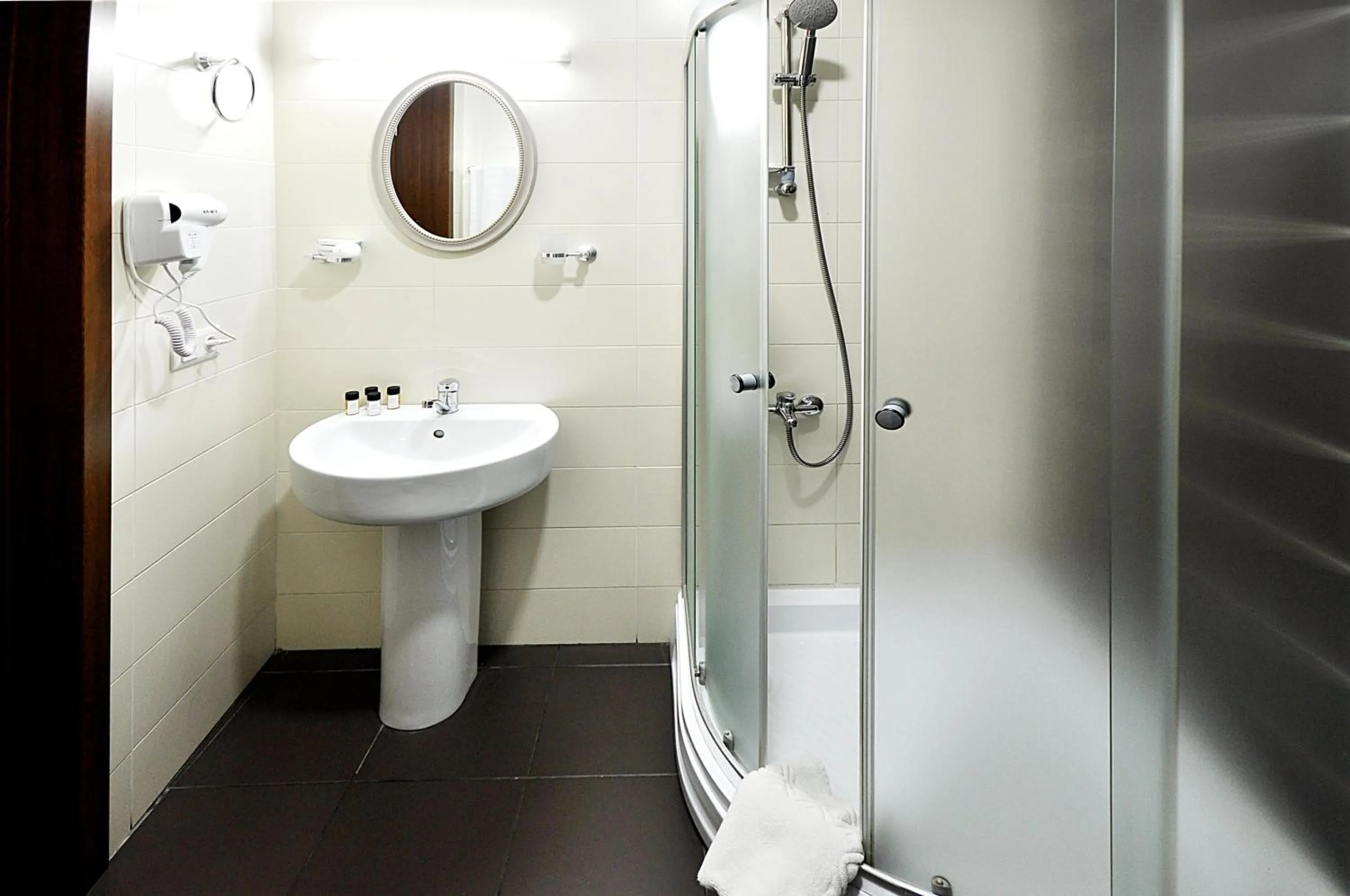 Shower in Hotel Frida