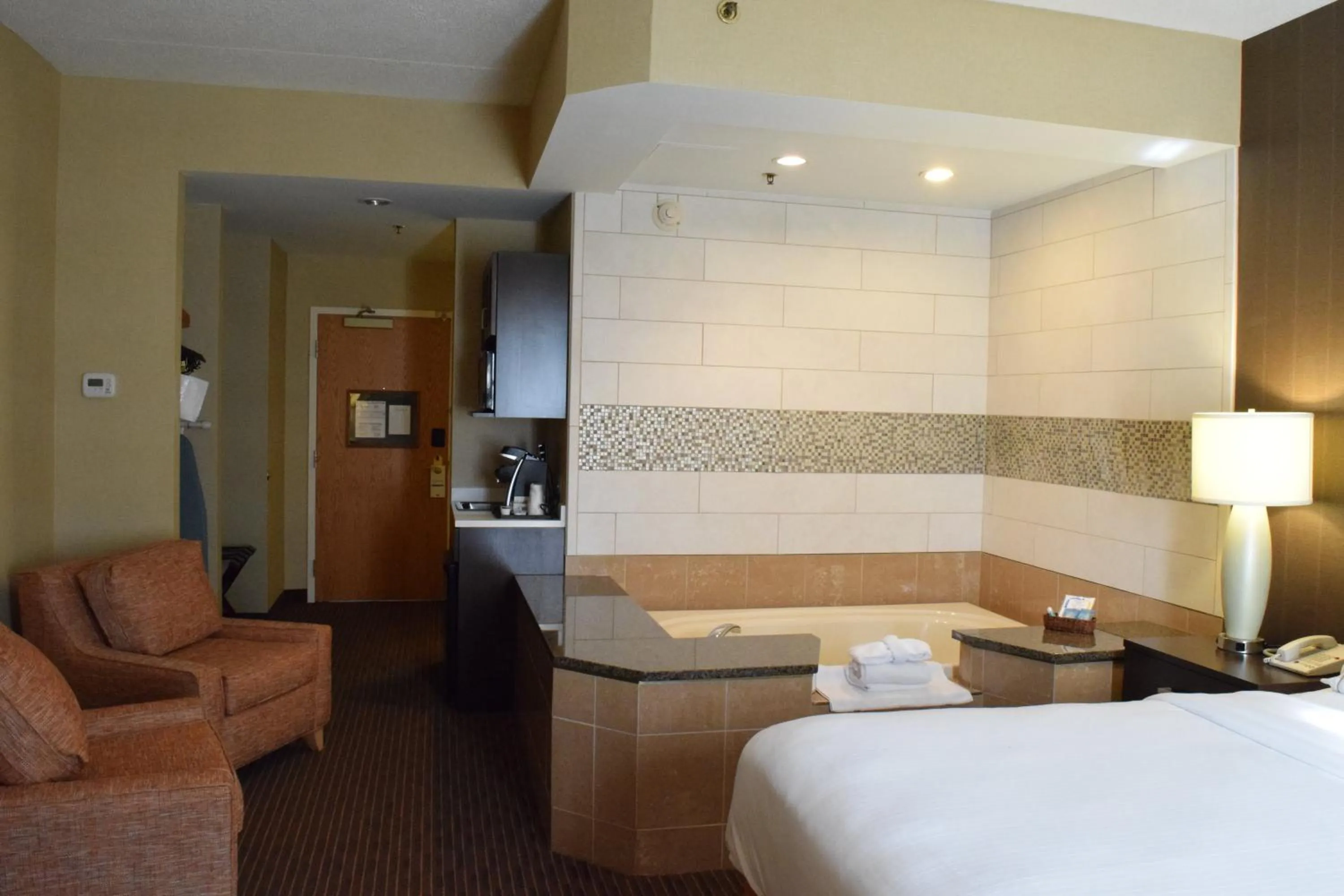 Photo of the whole room, Bed in Holiday Inn Express Hotel & Suites Watertown - Thousand Islands by IHG