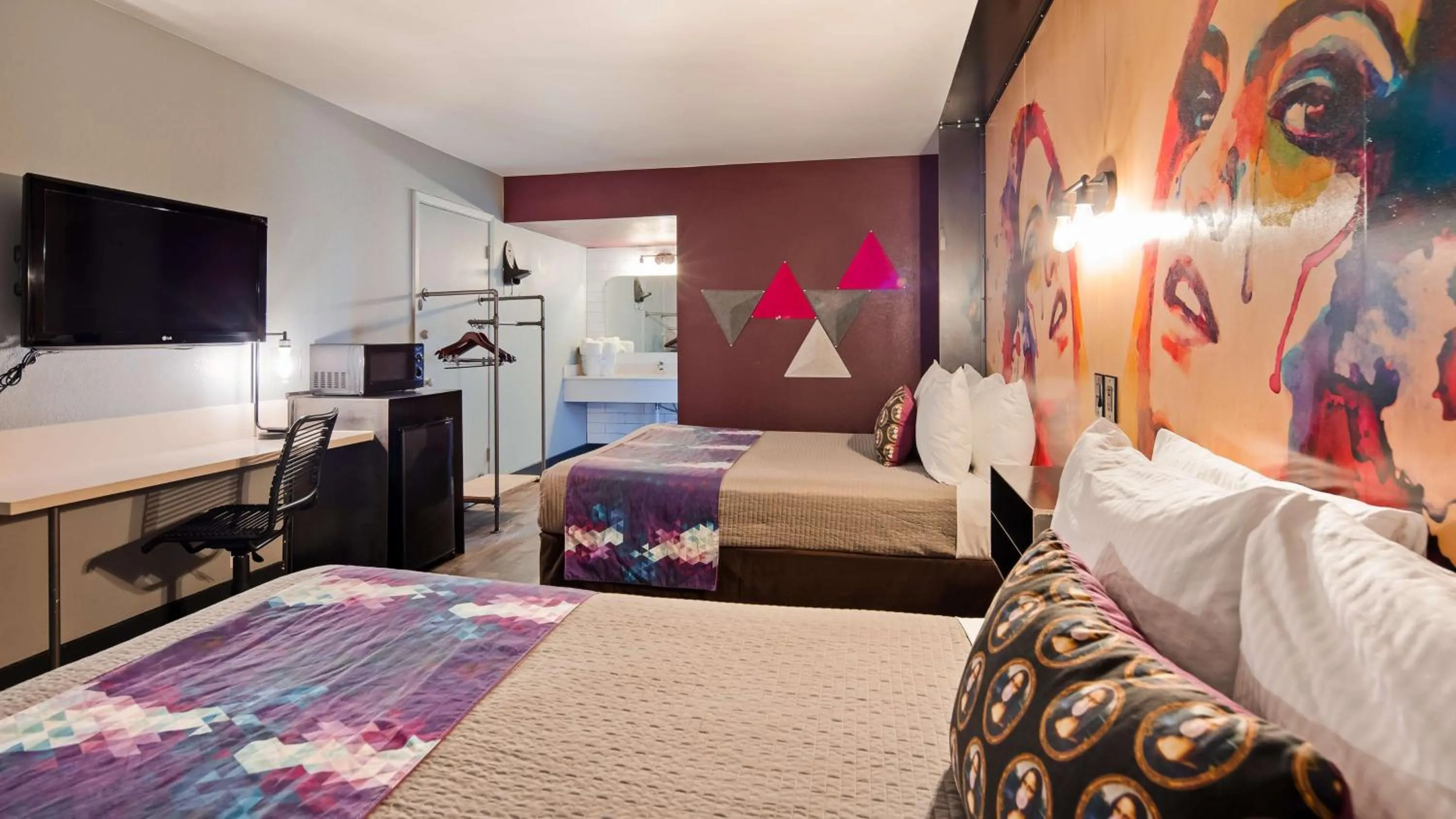 Photo of the whole room, Bed in Downtown Phoenix Hotel