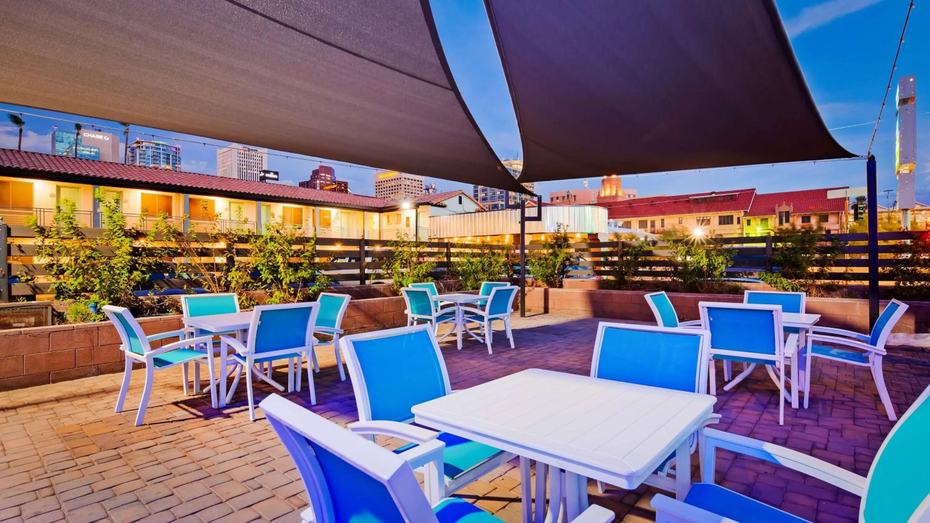 Restaurant/places to eat in Downtown Phoenix Hotel