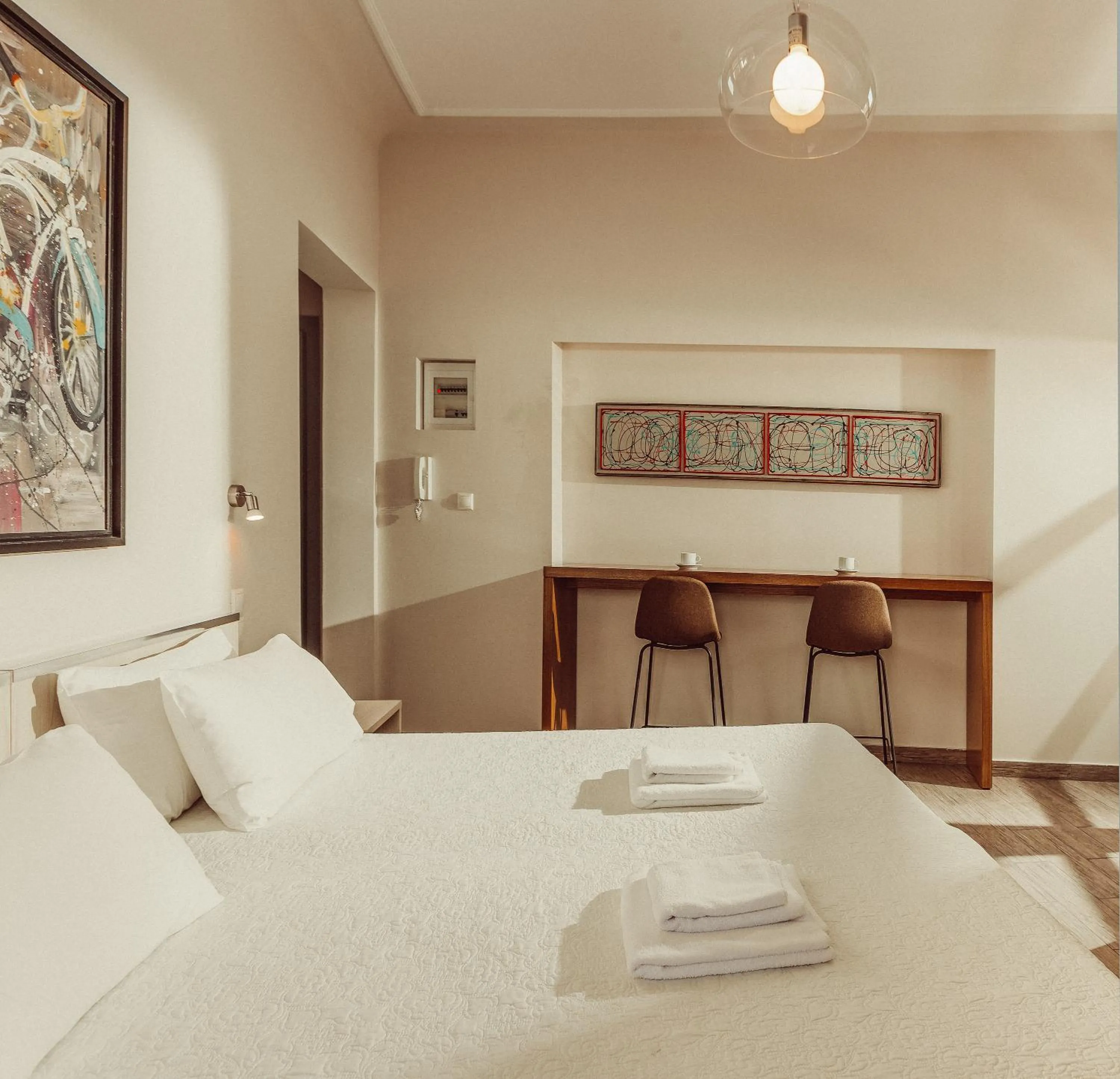 Bedroom, Bed in Suitas