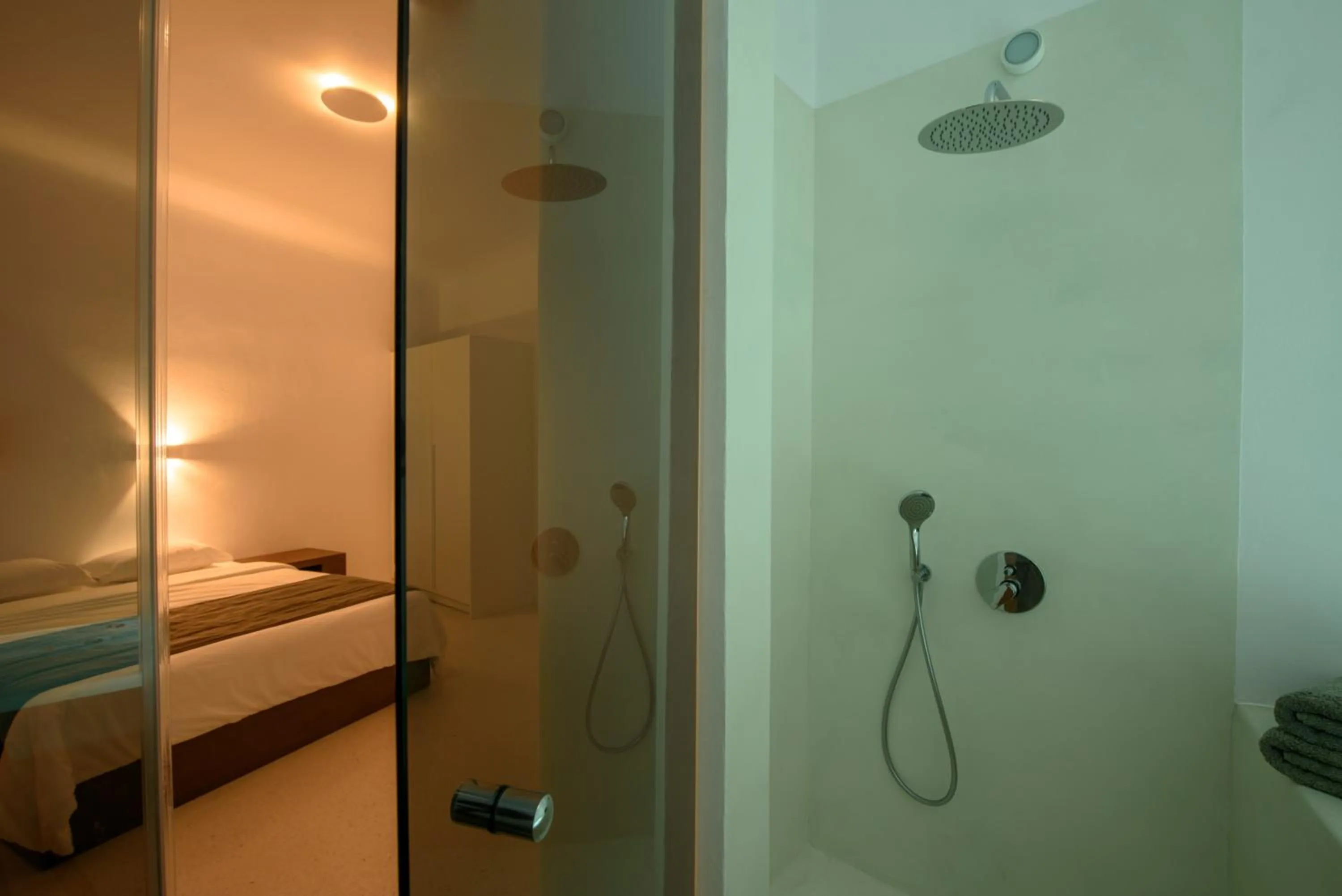 Shower, Bed in Albus Villas