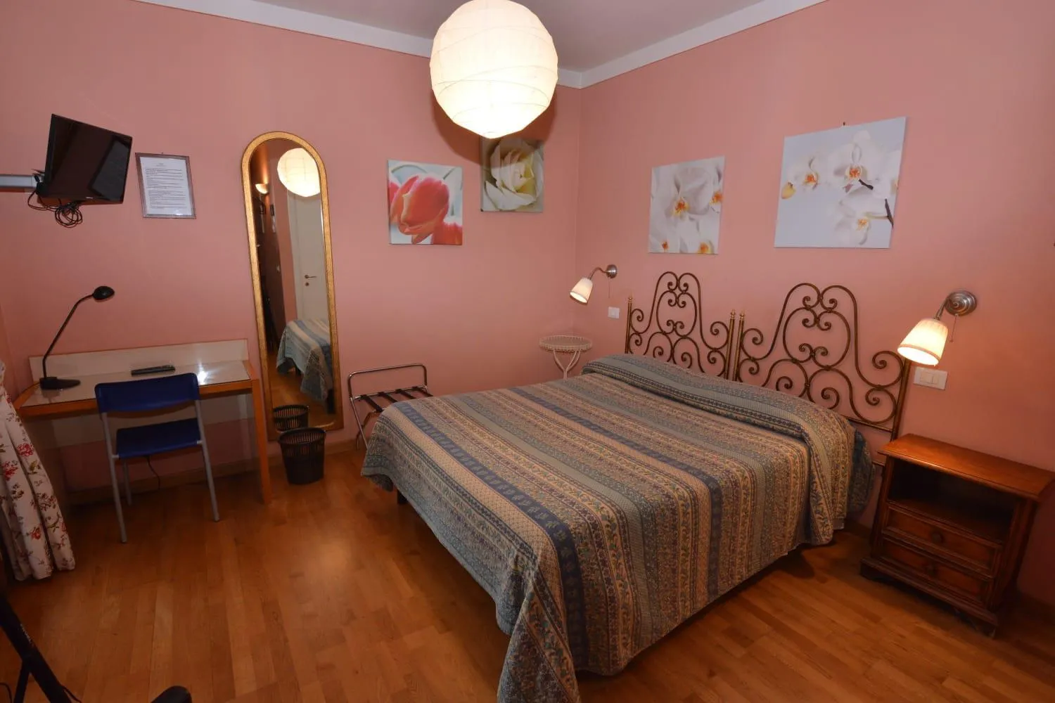 Photo of the whole room, Bed in Albergo Casa Al Sole