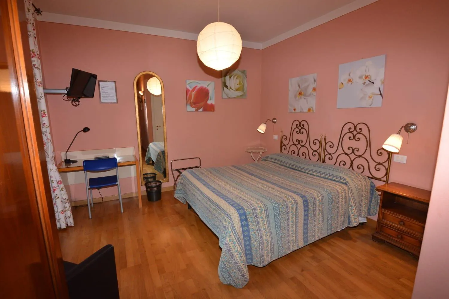 Photo of the whole room, Bed in Albergo Casa Al Sole