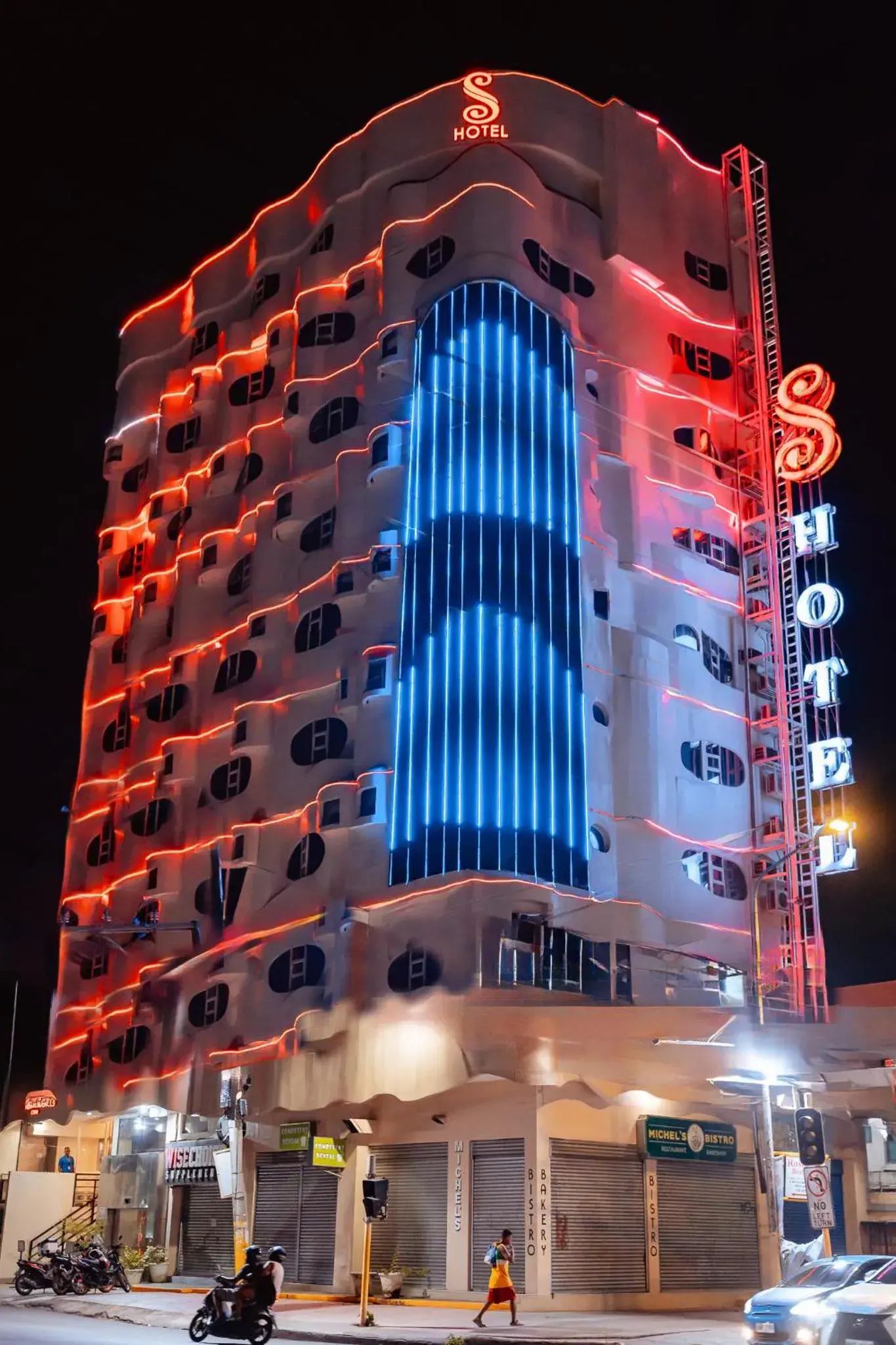 Property building in S Hotel & Residences Property building in S Hotel & Residences