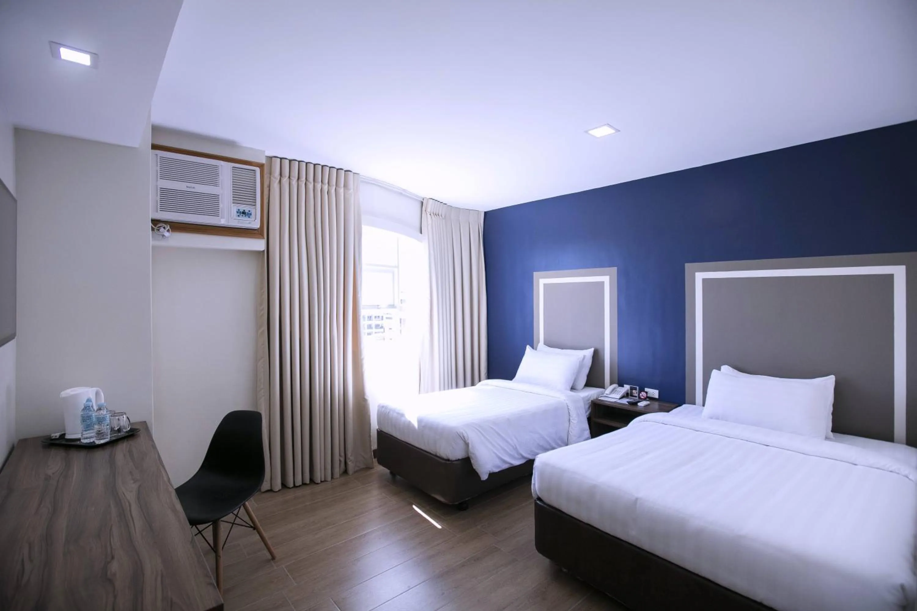 Bedroom, Bed in S Hotel & Residences