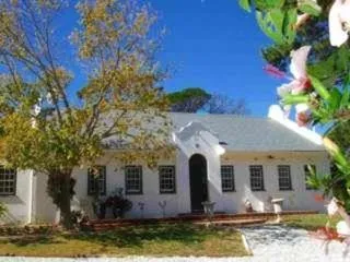 Facade/entrance in KaapsePracht Bed & Breakfast