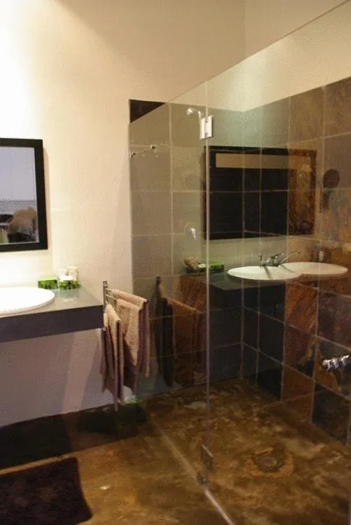 Bathroom in KaapsePracht Bed & Breakfast