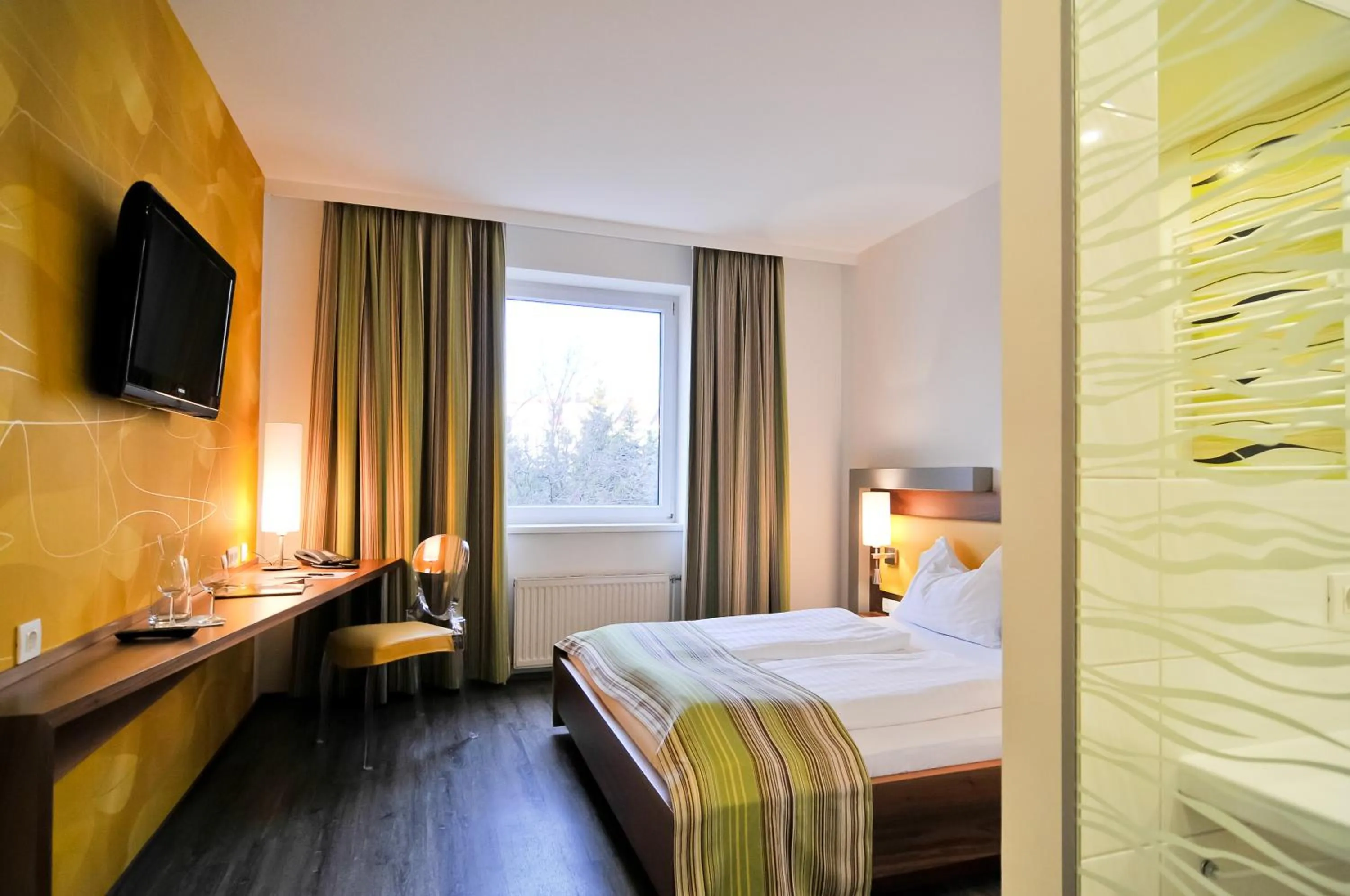 Photo of the whole room, Bed in Motel Baden