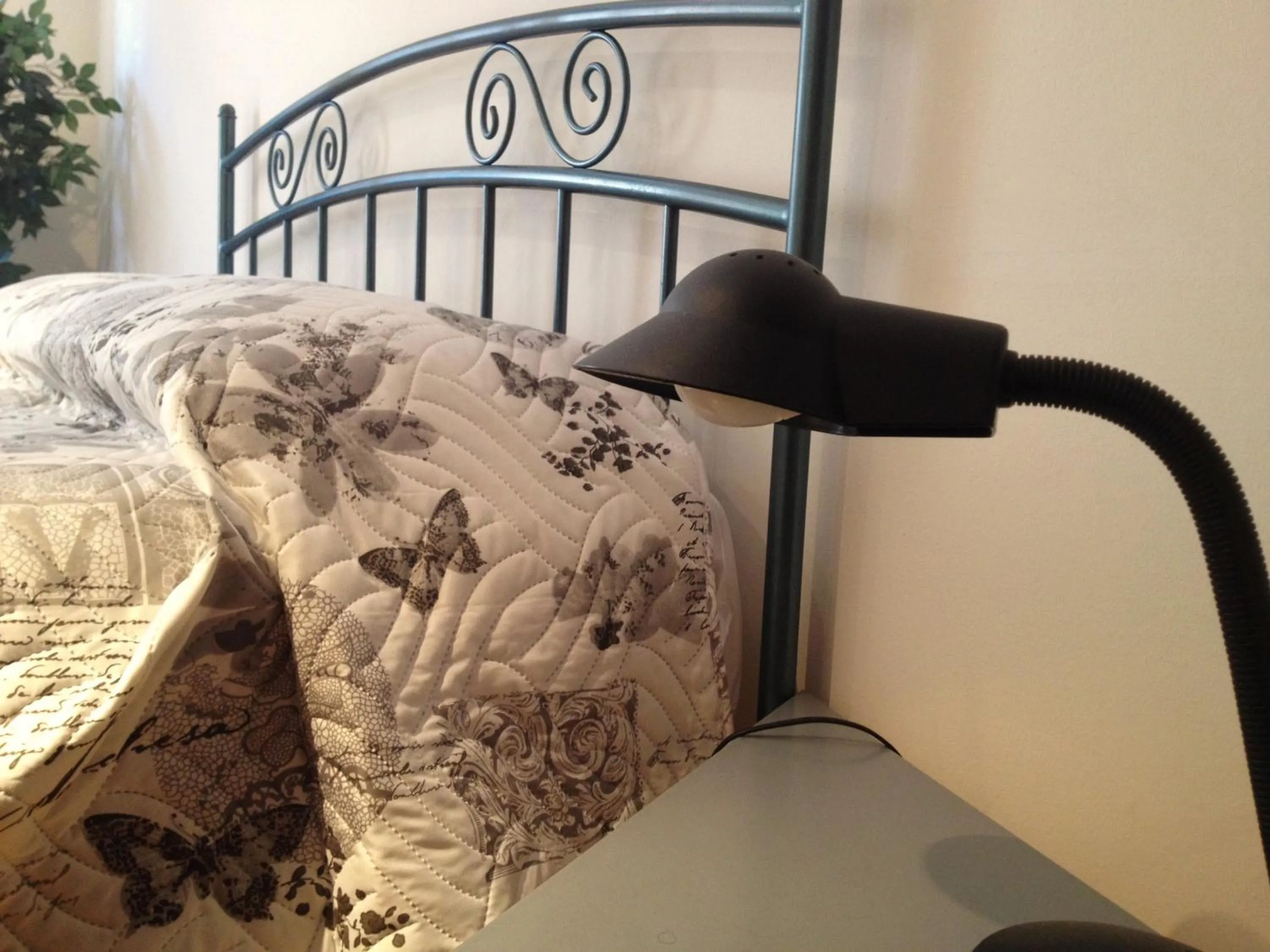 Decorative detail, Bed in Juliet Room