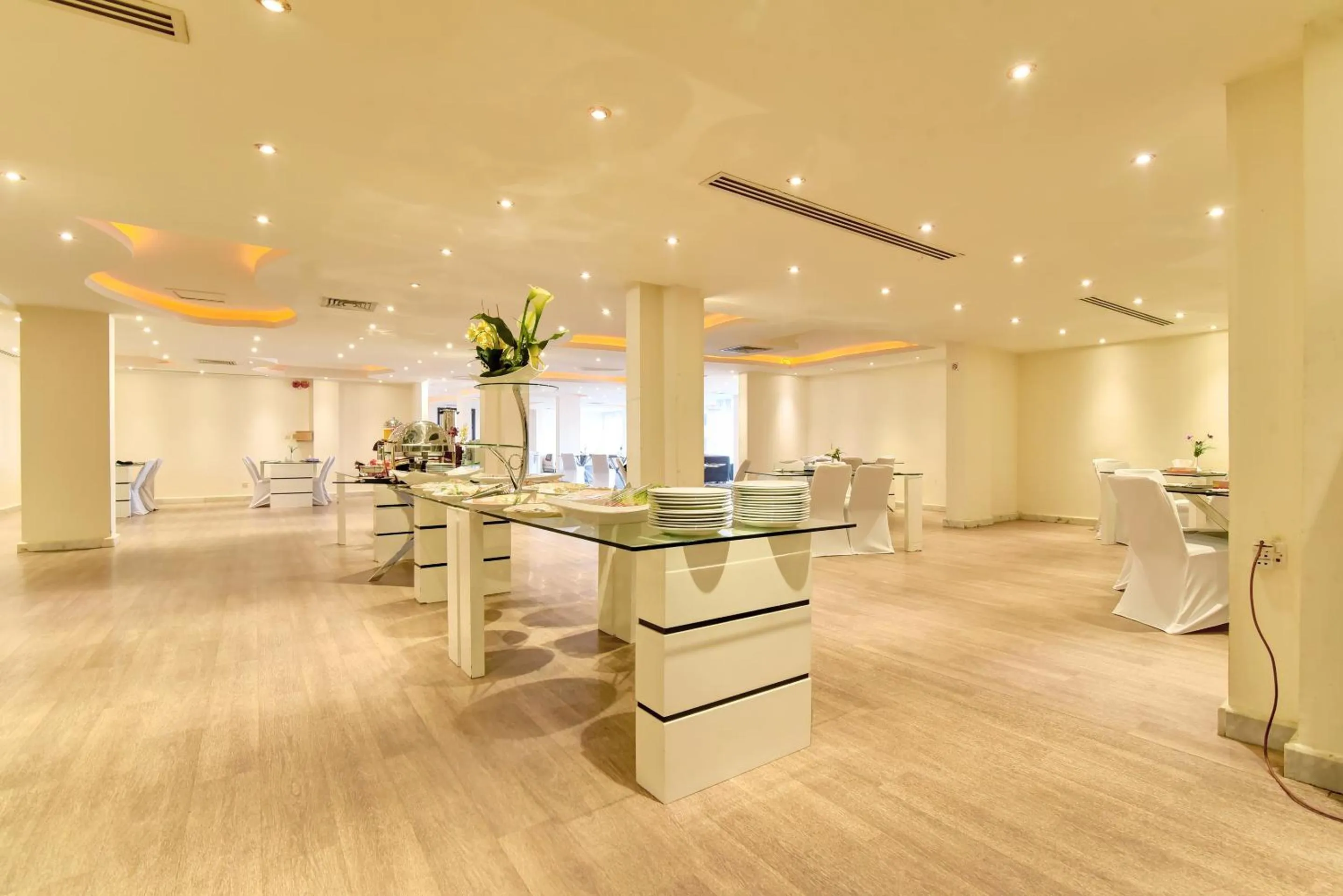 Restaurant/Places to Eat in Capital O 419 Al Safeer Hotel